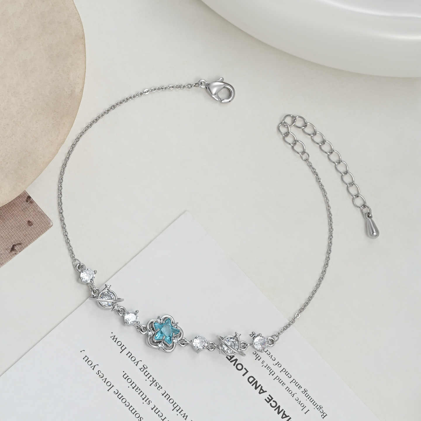 A retro-style, niche, simple and individual hollowed-out five-pointed star design bracelet that is versatile for daily use Item Picture