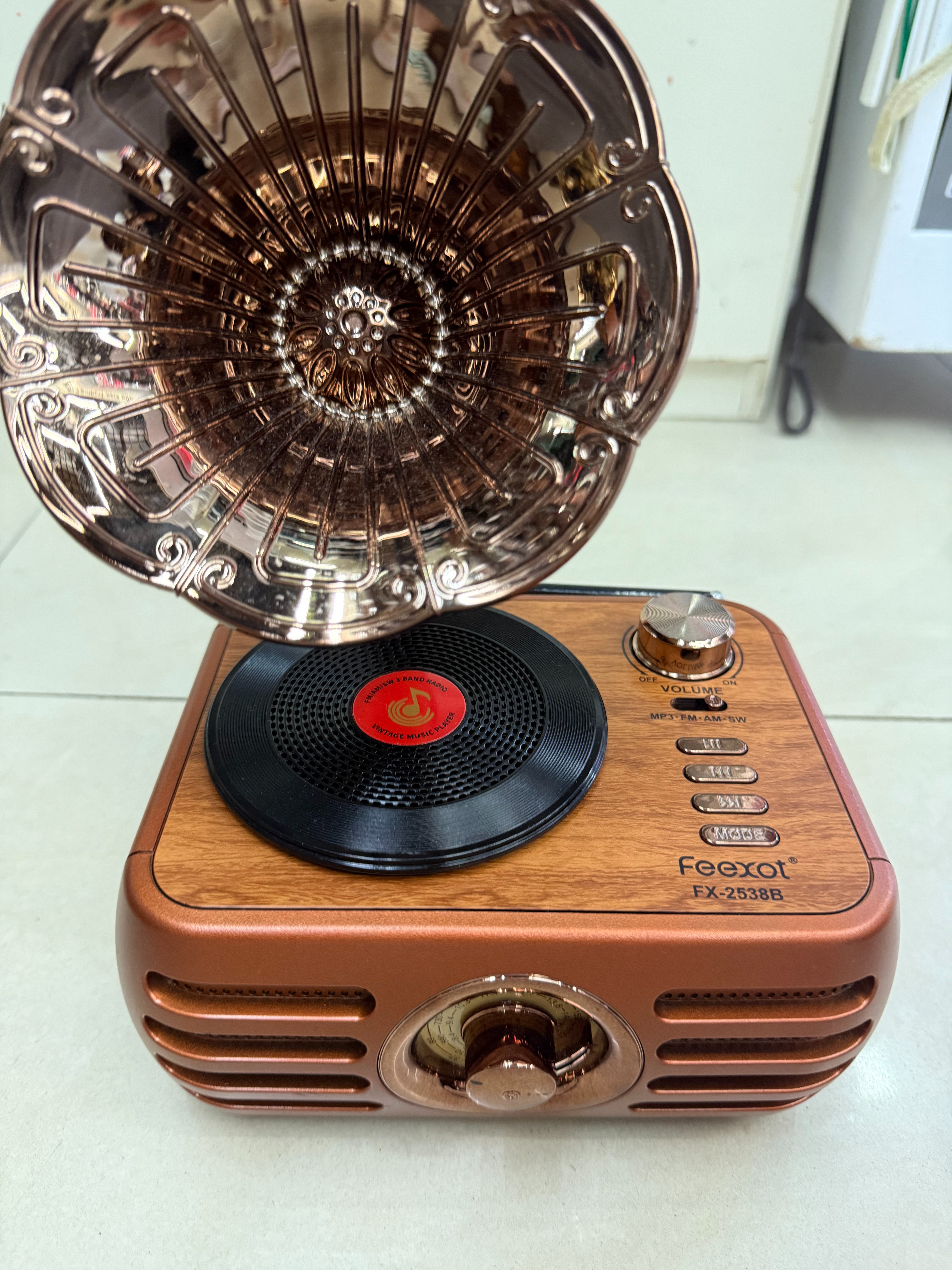 FX-2538B vintage radio Bluetooth speaker, wood grain multi-band multi-functional desktop decoration, phonograph shape, playing music, suitable for gift-giving to the elderly details Picture