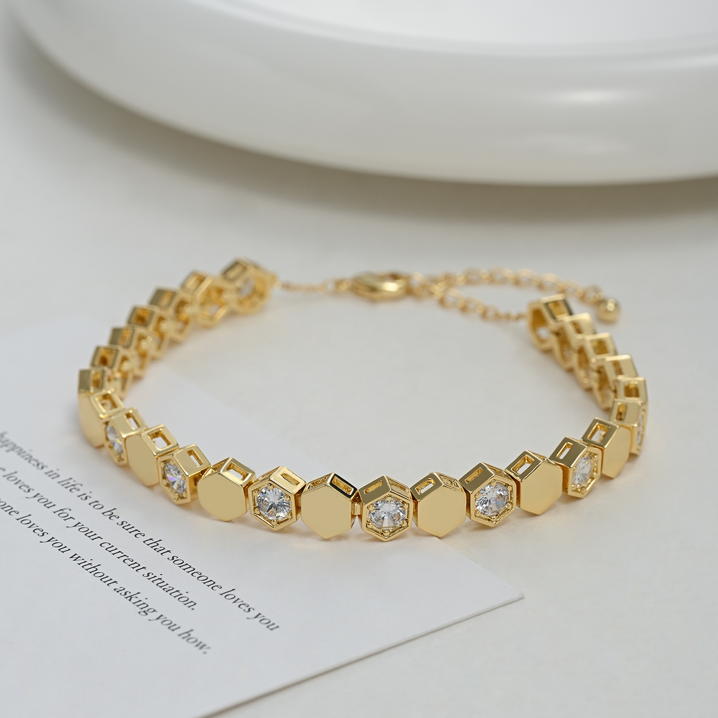 Pulsera de colmena dorada de lujo de luz hexagonal espaciado con diamantes cadena de tenis ajustable commuter versátil pulsera details Picture