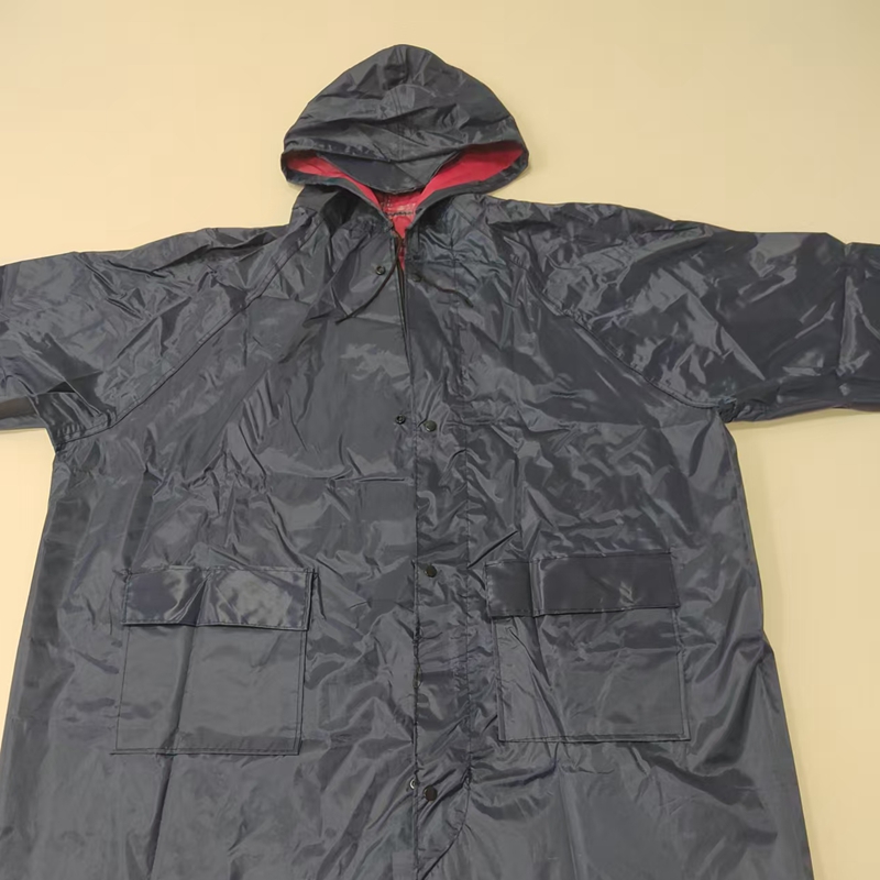 Li Wang Rain Gear Factory offers direct sales of long-sleeved Oxford fabric zipper pocket raincoats Specification image