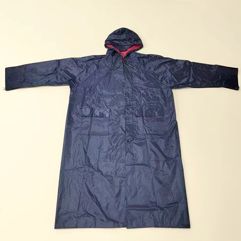 Li Wang Rain Gear Factory offers direct sales of long-sleeved Oxford fabric zipper pocket raincoats Application Scenario