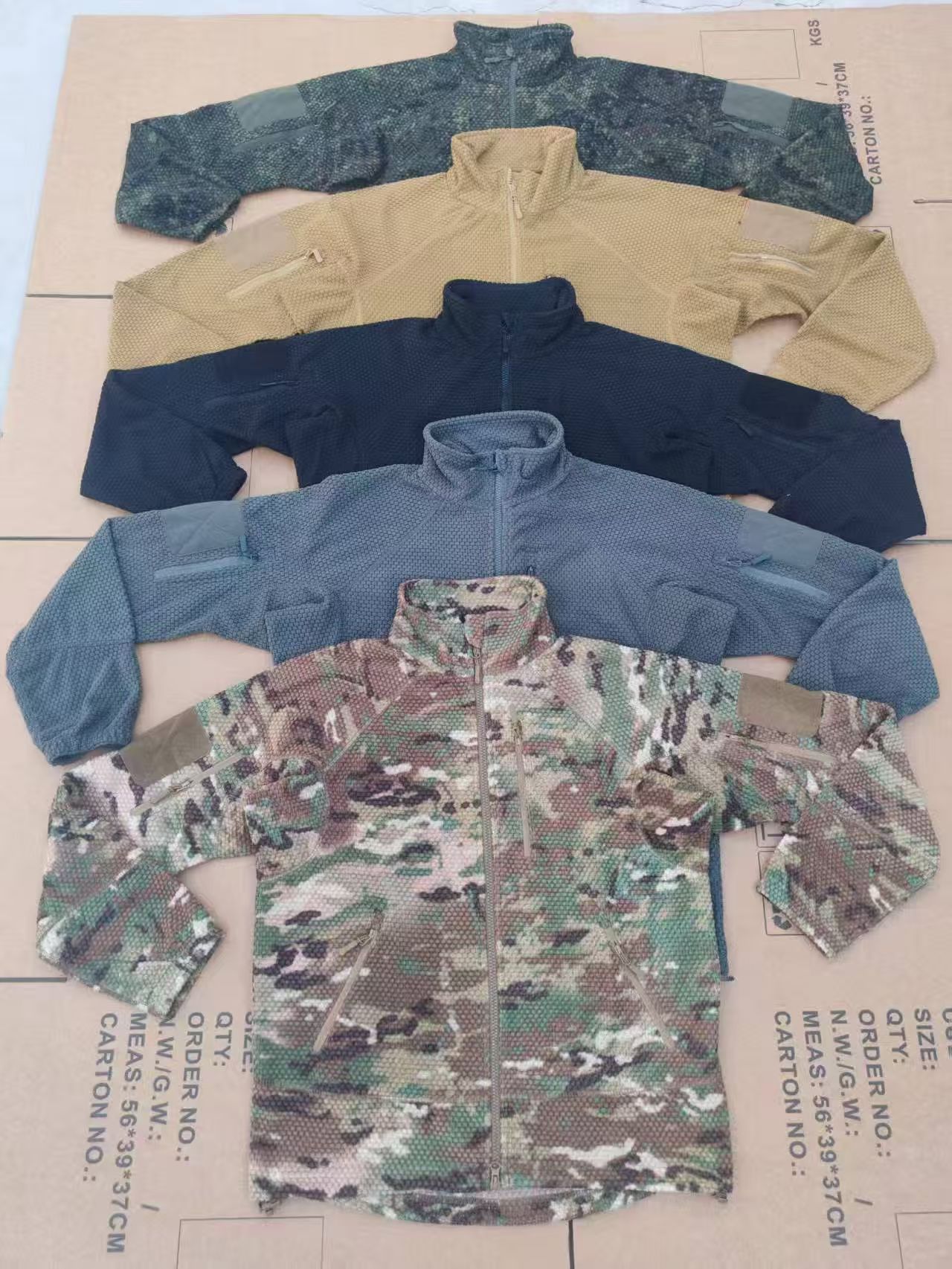 New camouflage football checkered fleece jacket for tactical outdoor sports, thickened and warm inner lining, polar fleece long-sleeved coat Item Picture