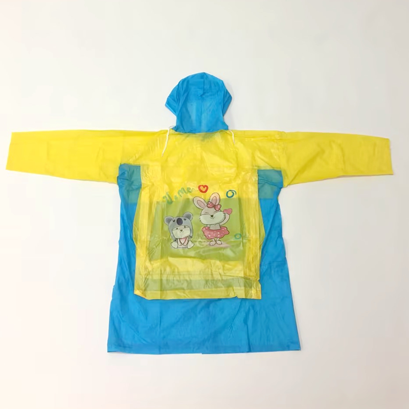 The new PVC material children's schoolbag raincoat from Li Wang is a trendy and fashionable raincoat for going to school and traveling in the rain Application Scenario