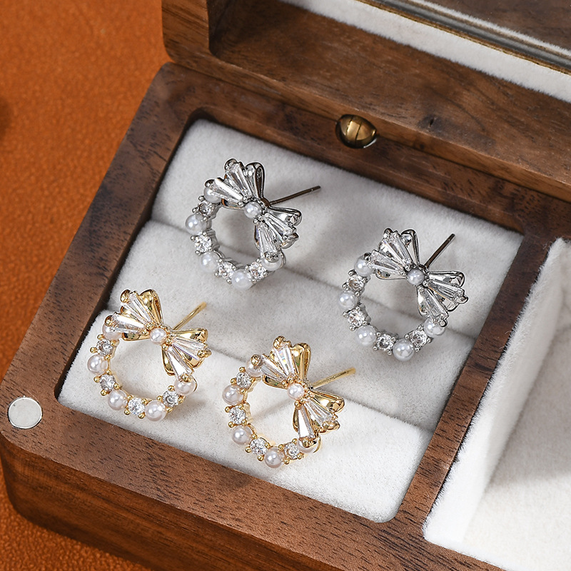 French elegant, small and exquisite bow, hollowed-out ring and gem-encrusted versatile stud earrings French elegant, small and exquisite bow, hollowed-out ring and gem-encrusted versatile stud earrings