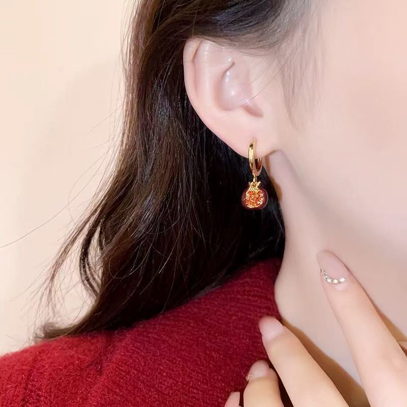 New Chinese-style best-selling, personalized and fashionable ruby and small pomegranate ear studs, bright and versatile details Picture
