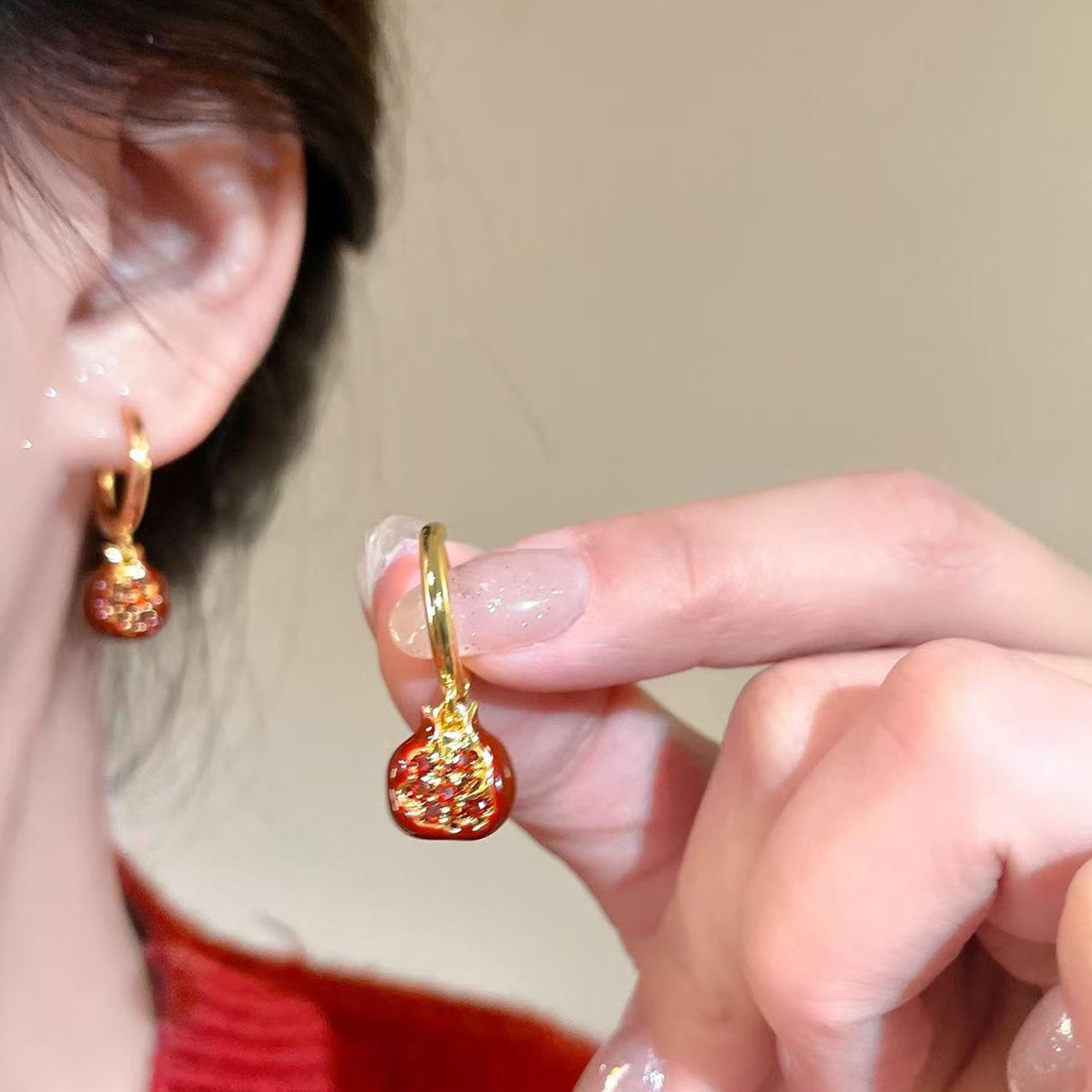 New Chinese-style best-selling, personalized and fashionable ruby and small pomegranate ear studs, bright and versatile Item Picture