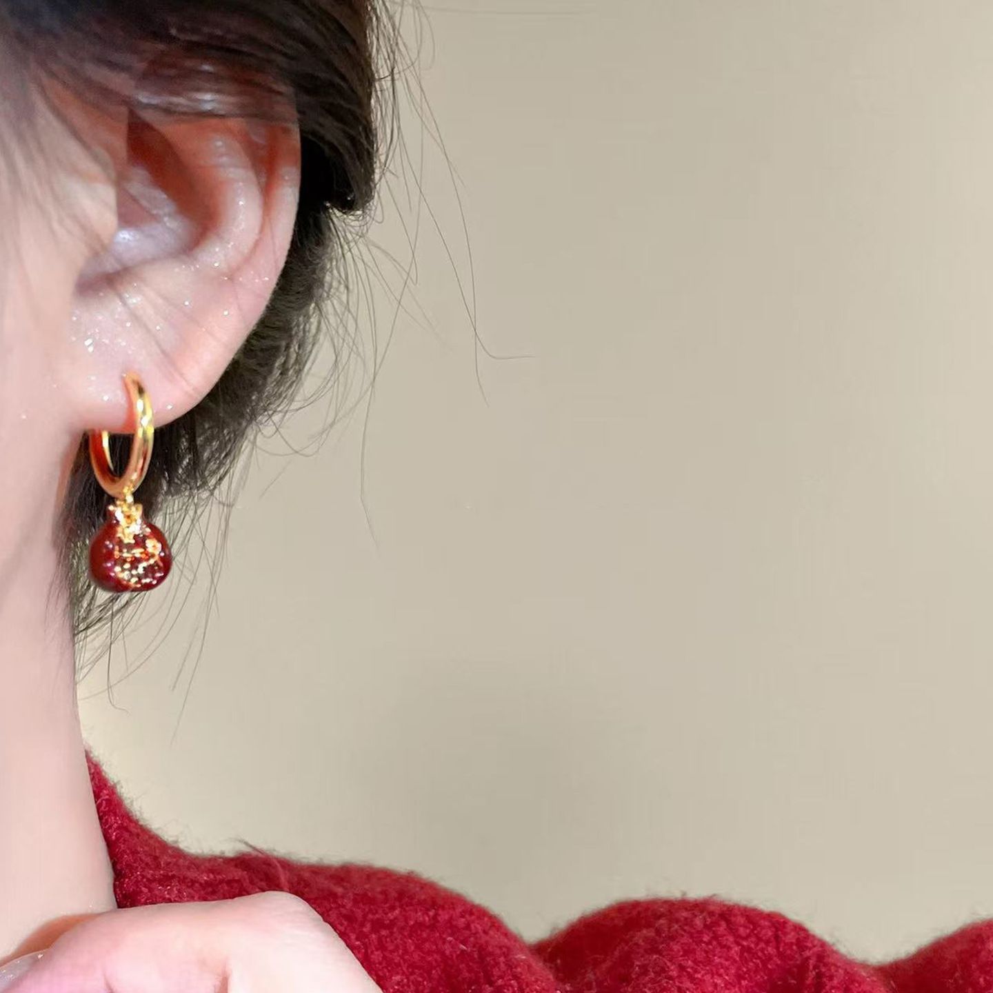 New Chinese-style best-selling, personalized and fashionable ruby and small pomegranate ear studs, bright and versatile