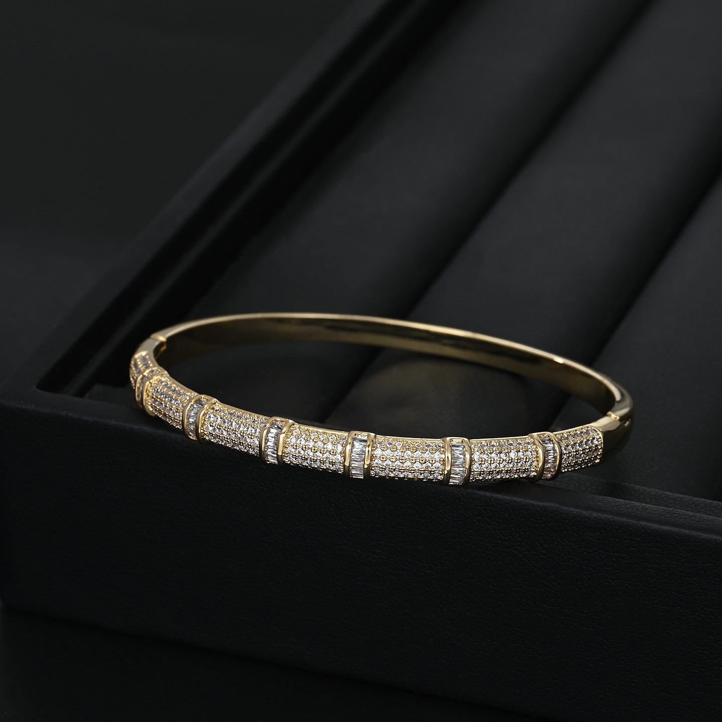 Silver diamond-encrusted jade bracelet, sand gold agate fashionable bracelet, Korean version simple and versatile accessory gift for women Application Scenario