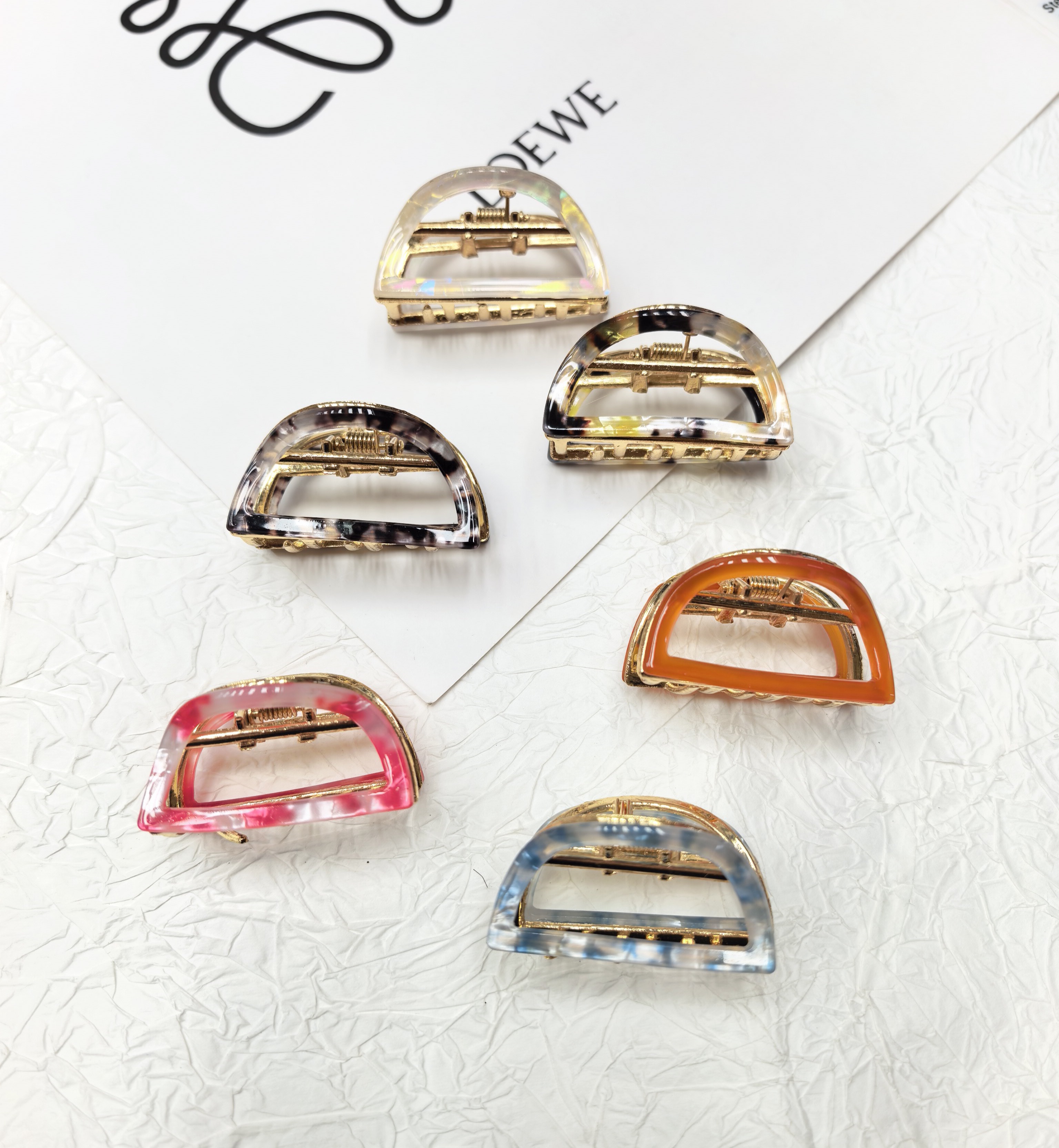 Simple hollowed-out semi-circular grabbers ~ Versatile medium and small sizes ~ grabbers, hair clips, hair claws, head grabbers, hair accessories, patterned metal