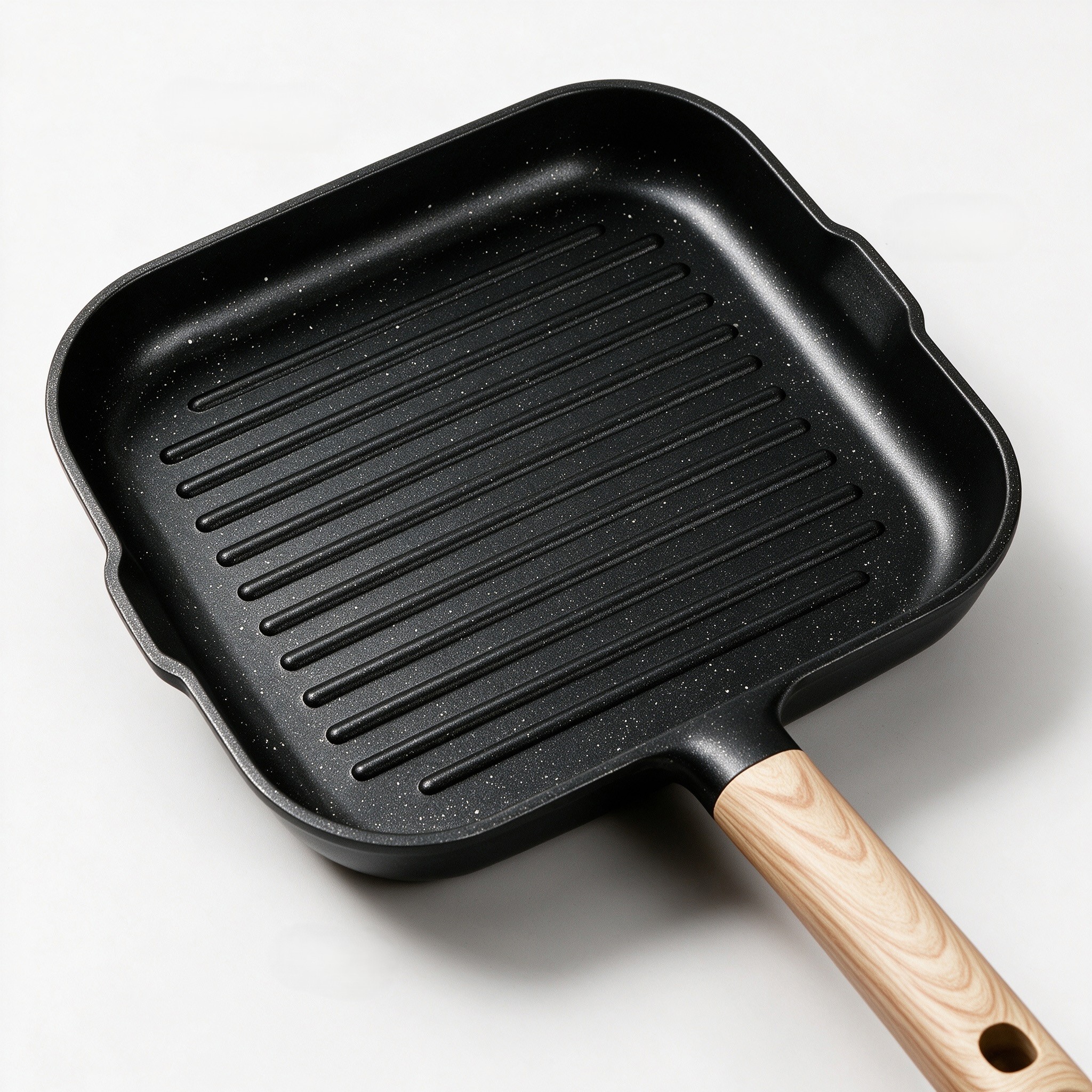 CGUCOOK Large steak frying pan, tourmaline non-stick pan, household egg and steak frying, wooden-handled aluminum pan, multi-functional breakfast induction cooker, flat pan, frying plate Application Scenario
