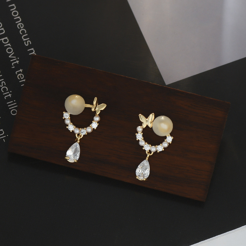 Butterfly ring, water drop earrings, women's golden rhinestone pendant earrings, French ethereal elegance Application Scenario
