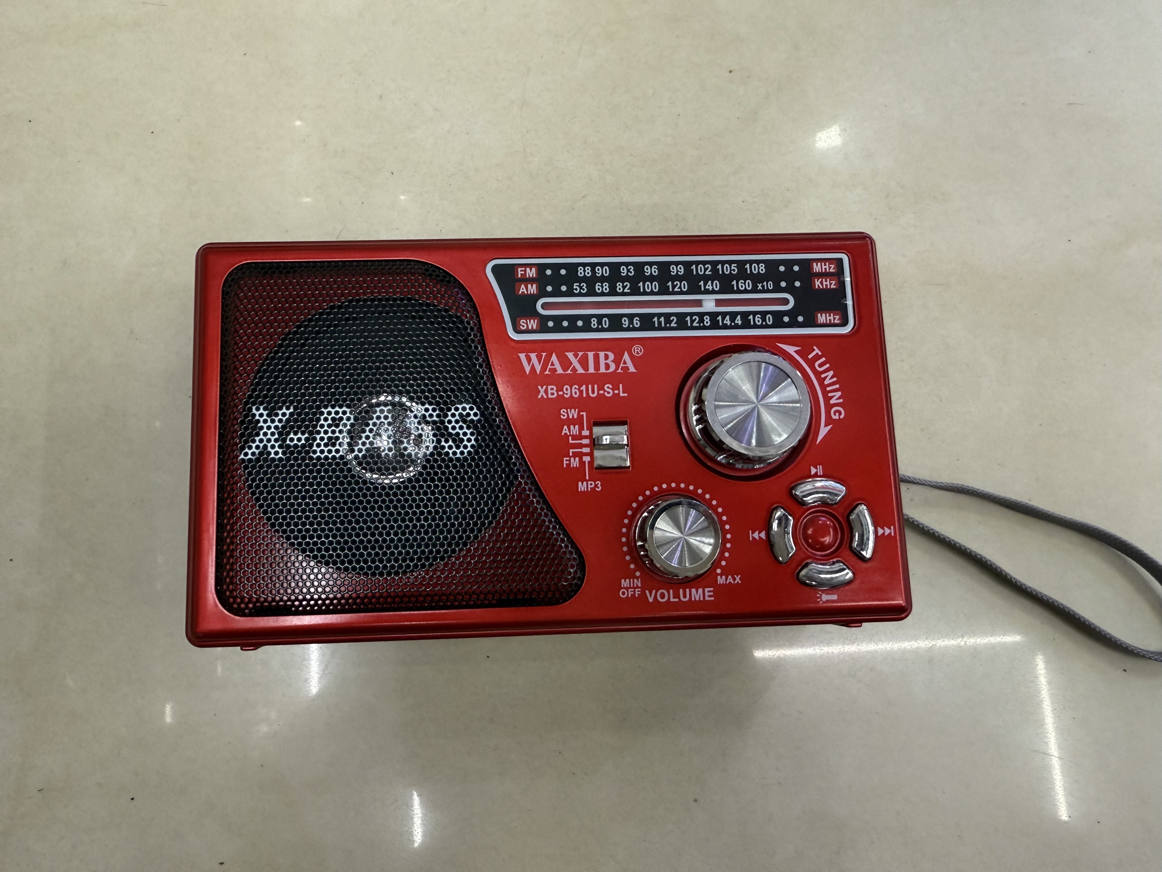 XB-961U-S-L classic radio with light illumination, hand-cranked power generation, metallic texture, multi-band, multi-functional desktop ornament, USB music, TF card for playing music, solar panel for the elderly full image