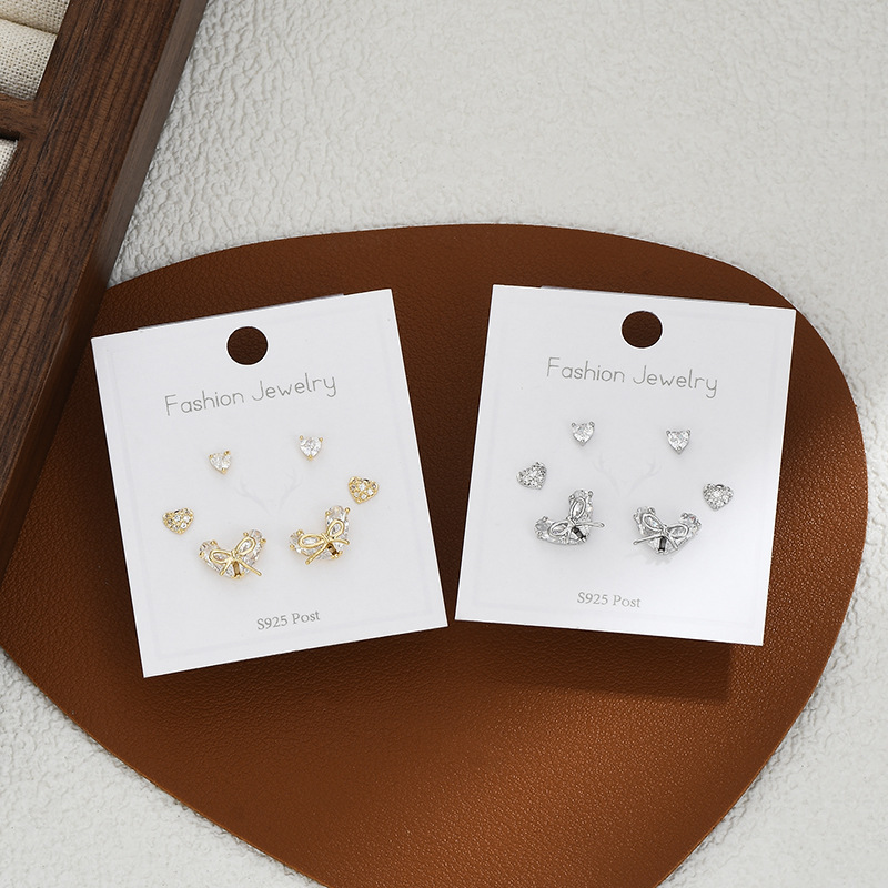 A small, exquisite and elegant heart-shaped bow with three pairs of earrings per clip, a versatile daily accessory full image