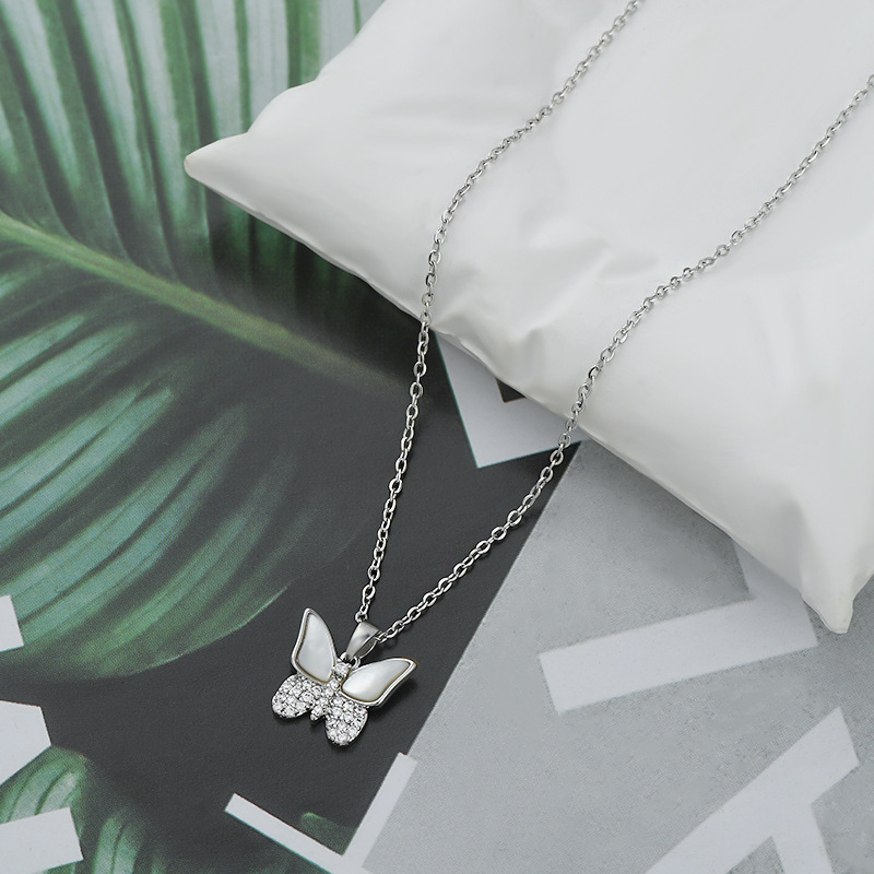 A light luxury mother-of-pearl and diamond-encrusted butterfly necklace, a half-mother-of-pearl and half-diamond butterfly collarbone chain, a fairy-like and versatile necklace for ladies' commuting and dates Specification image