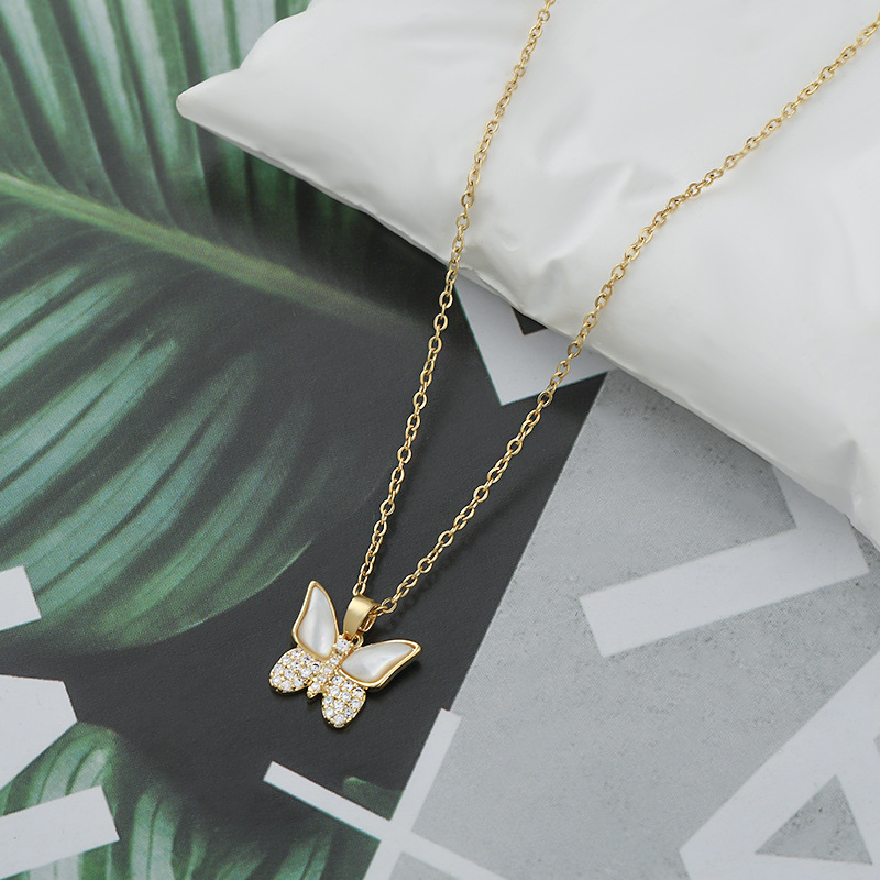A light luxury mother-of-pearl and diamond-encrusted butterfly necklace, a half-mother-of-pearl and half-diamond butterfly collarbone chain, a fairy-like and versatile necklace for ladies' commuting and dates details Picture