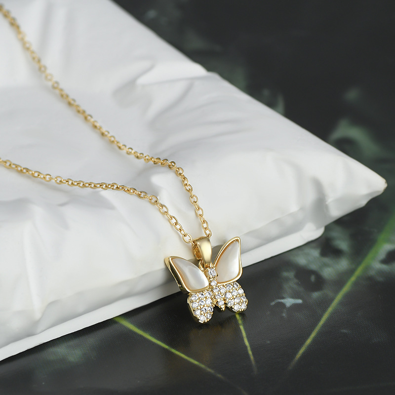 A light luxury mother-of-pearl and diamond-encrusted butterfly necklace, a half-mother-of-pearl and half-diamond butterfly collarbone chain, a fairy-like and versatile necklace for ladies' commuting and dates Item Picture