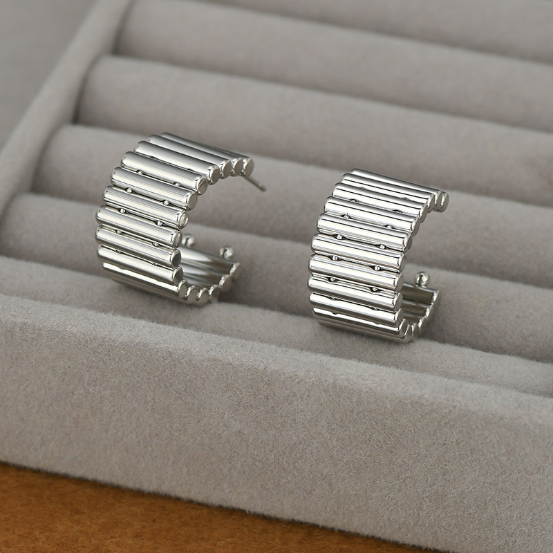 Strip-stacked C-shaped ear rings for women, multi-layer cylindrical metal three-dimensional ear studs, heavy industry, golden geometric earrings supply Specification image