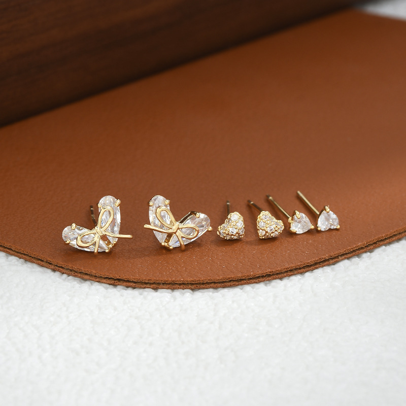 A small, exquisite and elegant heart-shaped bow with three pairs of earrings per clip, a versatile daily accessory Application Scenario