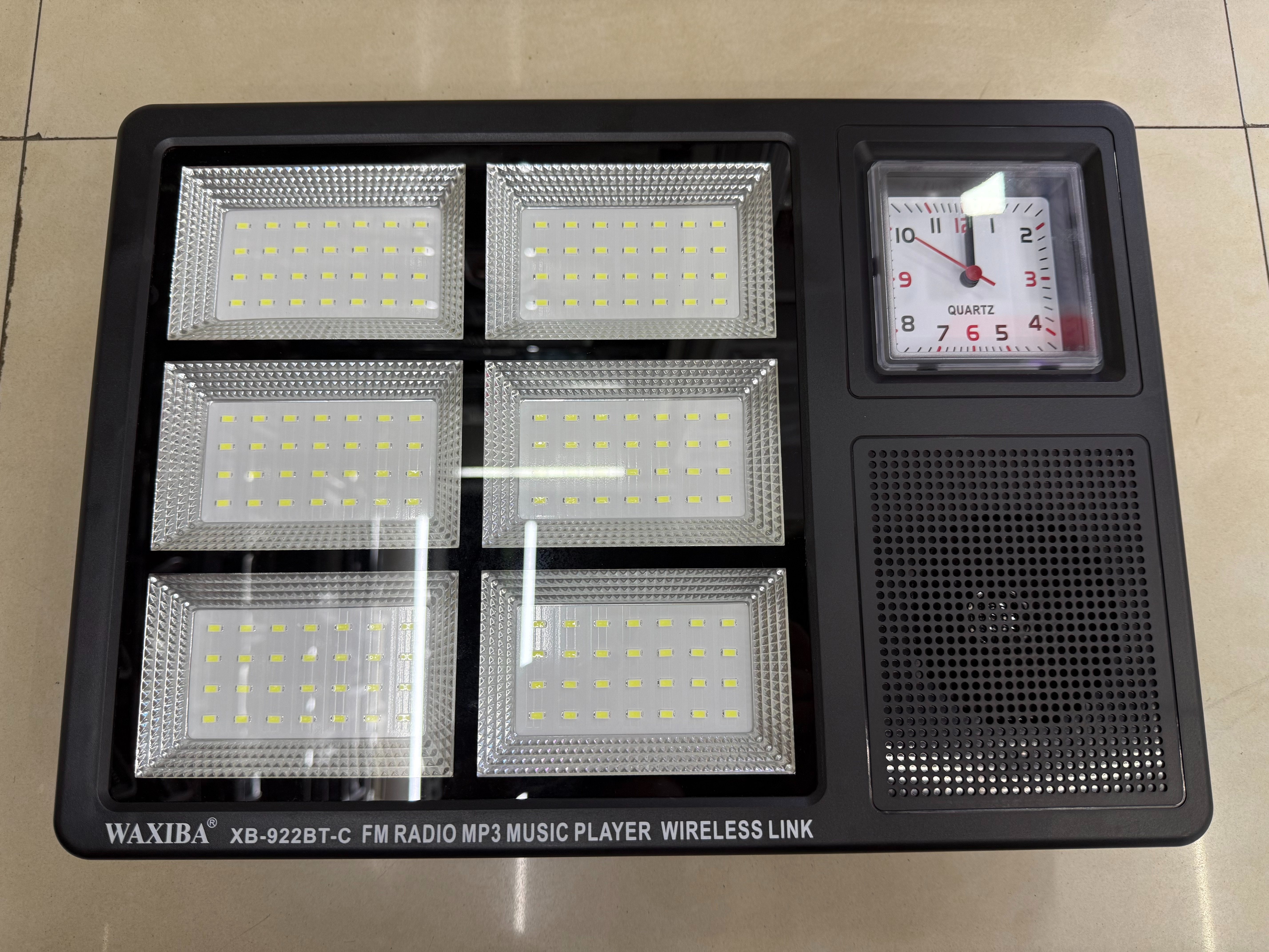 The XB-922BT-C solar panel radio with a light can be used for illumination in the wild, camping, outdoor equipment, emergency disaster relief, FM Bluetooth speaker, USBTF card for playing music, and can be discharged externally. It is a multi-functional photovoltaic panel