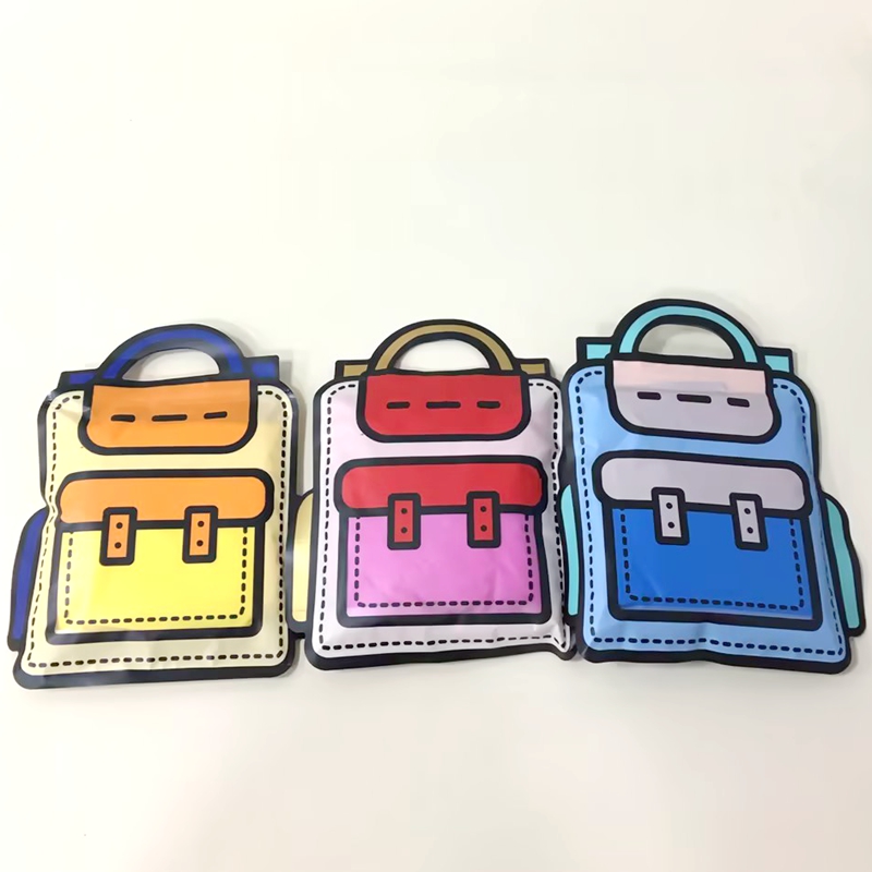 The new children's schoolbag, bag and raincoat from Li Wang are small and cute, making it convenient to carry around when going to kindergarten Application Scenario