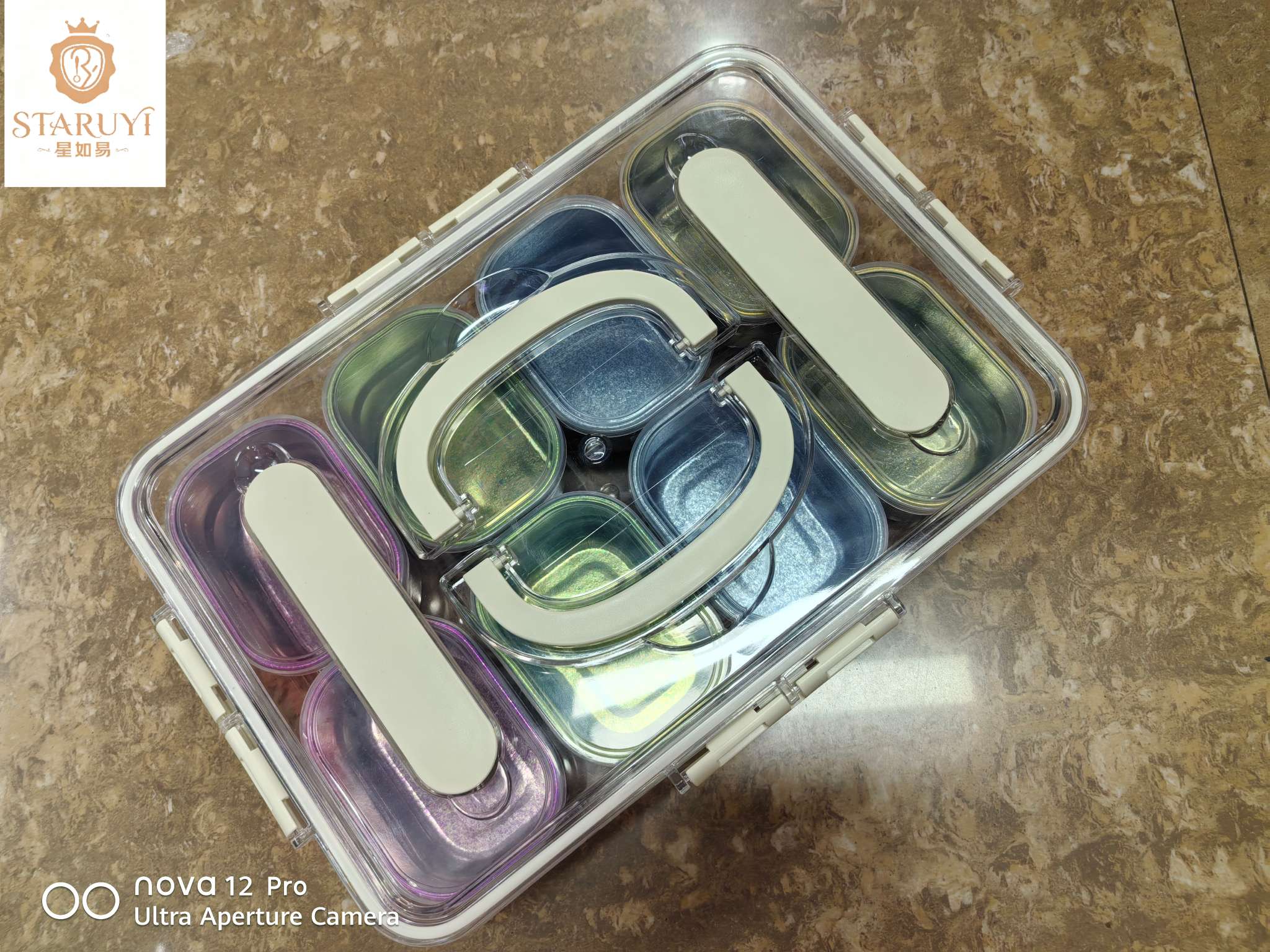 Multi-functional insulated stainless steel lunch box, four-compartment tableware, portable glass safety box, household student lunch box, storage box, titanium alloy material food preservation box Application Scenario