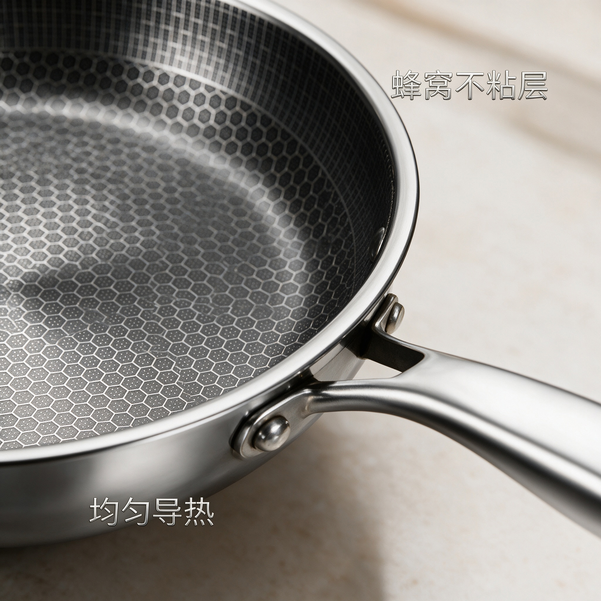 CGUCOOK stainless steel honeycomb frying pan, non-stick pan, low-smoke stir-frying pan, steak frying pan, uniform heat conduction, universal stainless steel pan for frying eggs Application Scenario