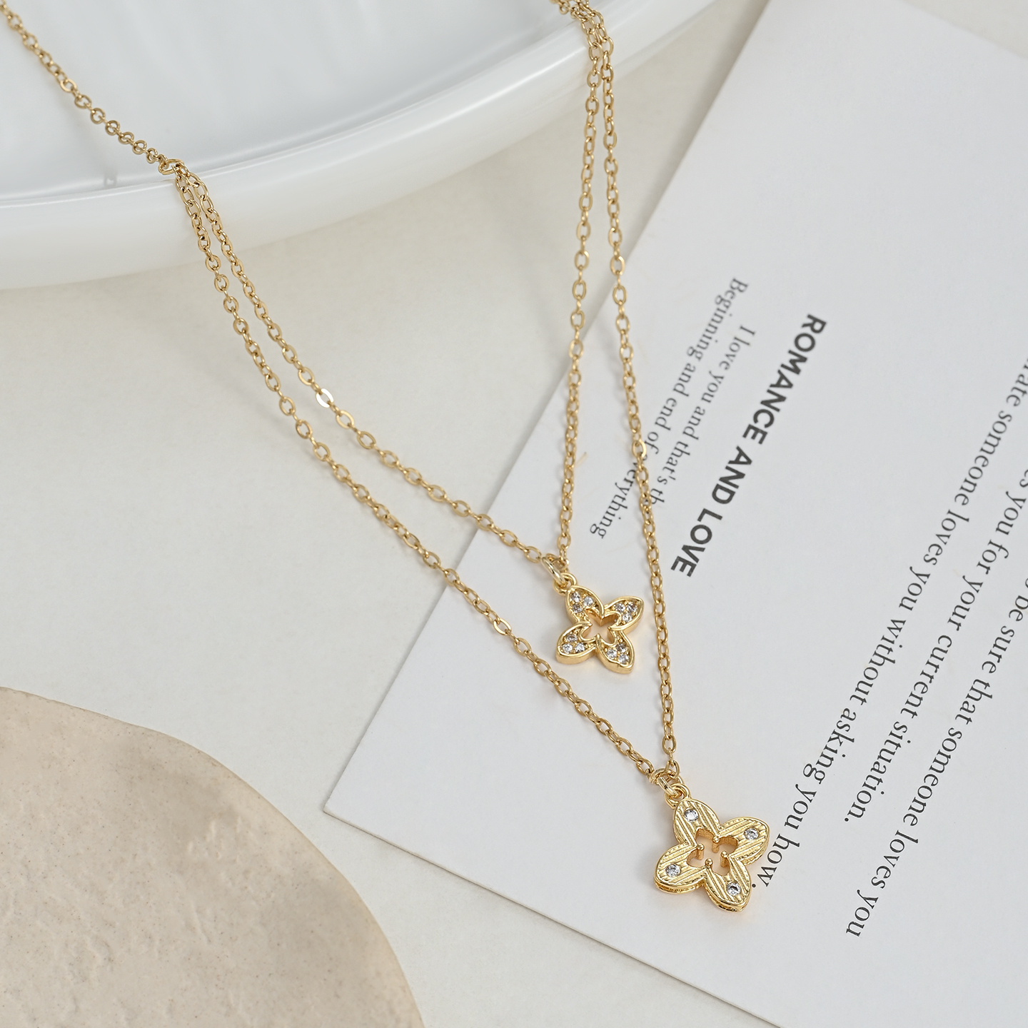 Exquisite, elegant, and grand four-leaf clover commuter collarbone chain necklace details Picture