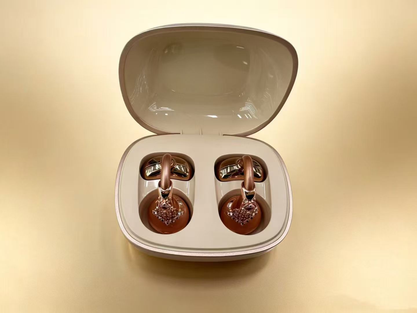 Gold and silver diamond-encruted in-ear Bluetooth noise-cancelling wireless headphones owsx5s offer a fashionable headphone experience details Picture
