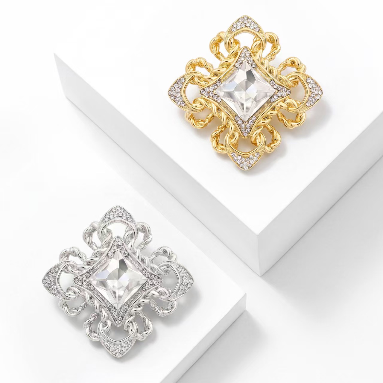 Wholesale of high-end design glass Baroque brooches, light luxury and high-end corsages, women's accessories full image