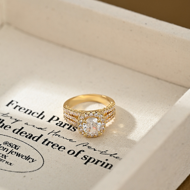 A French-style, elegant and dazzling square gemstone set everyday versatile ring