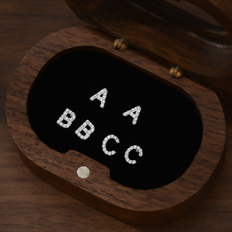 Oro lleno de diamantes letras pendientes ABC varios tipos de letras con diamantes pendientes una tarjeta tres pares de varios estilos Item Picture