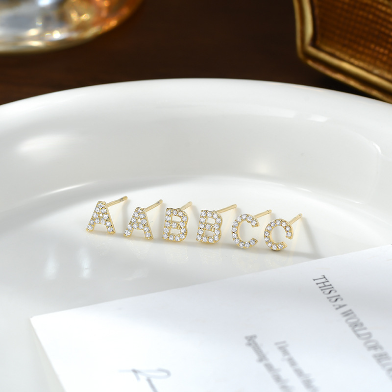 Oro lleno de diamantes letras pendientes ABC varios tipos de letras con diamantes pendientes una tarjeta tres pares de varios estilos details Picture