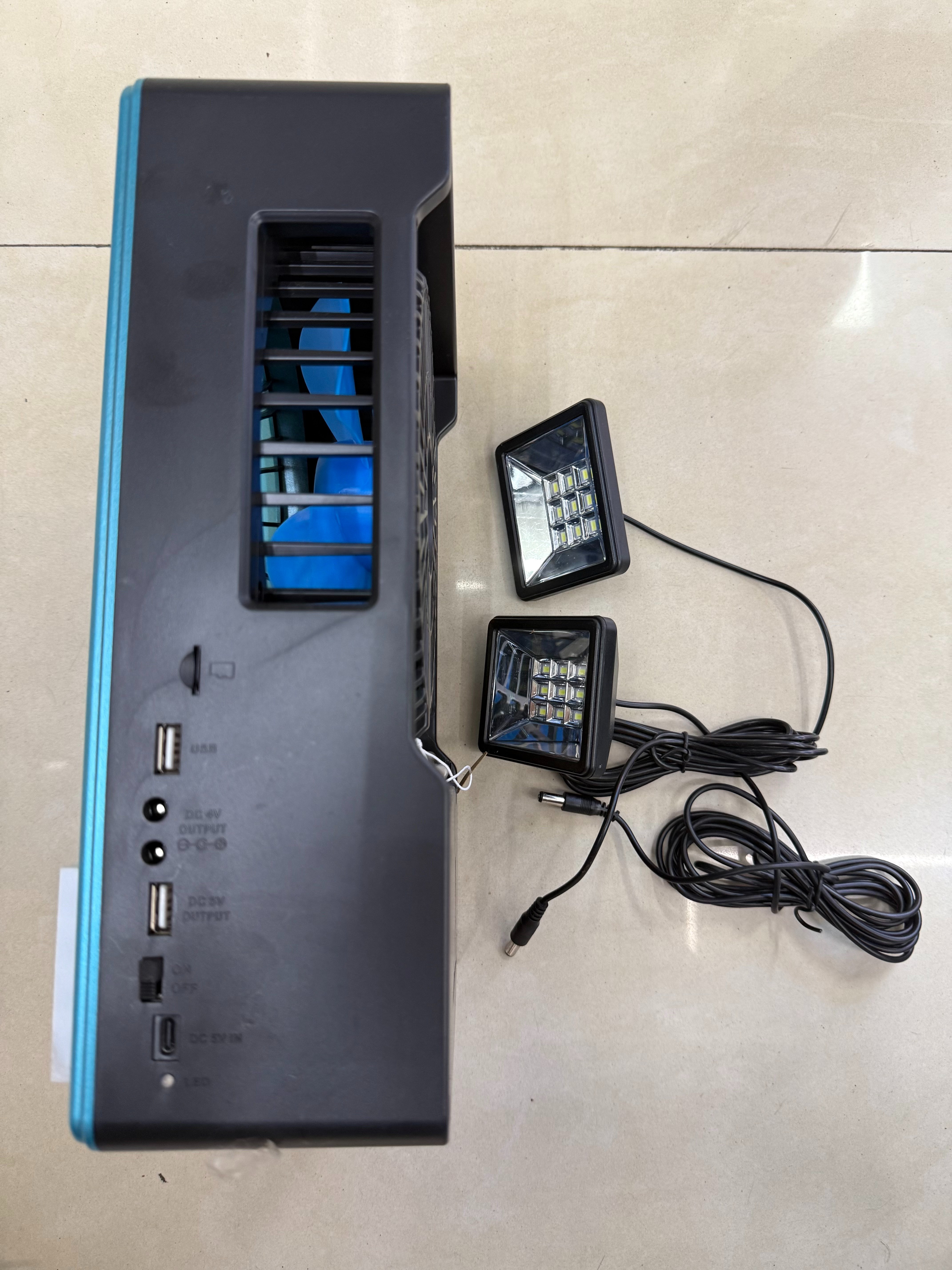 XB-916BL solar radio Bluetooth speaker with light illumination, multi-functional desktop ornament, USB music, TF card for playing music, for the elderly, solar panel for charging, discharging, cooling, heat dissipation and blowing Application Scenario