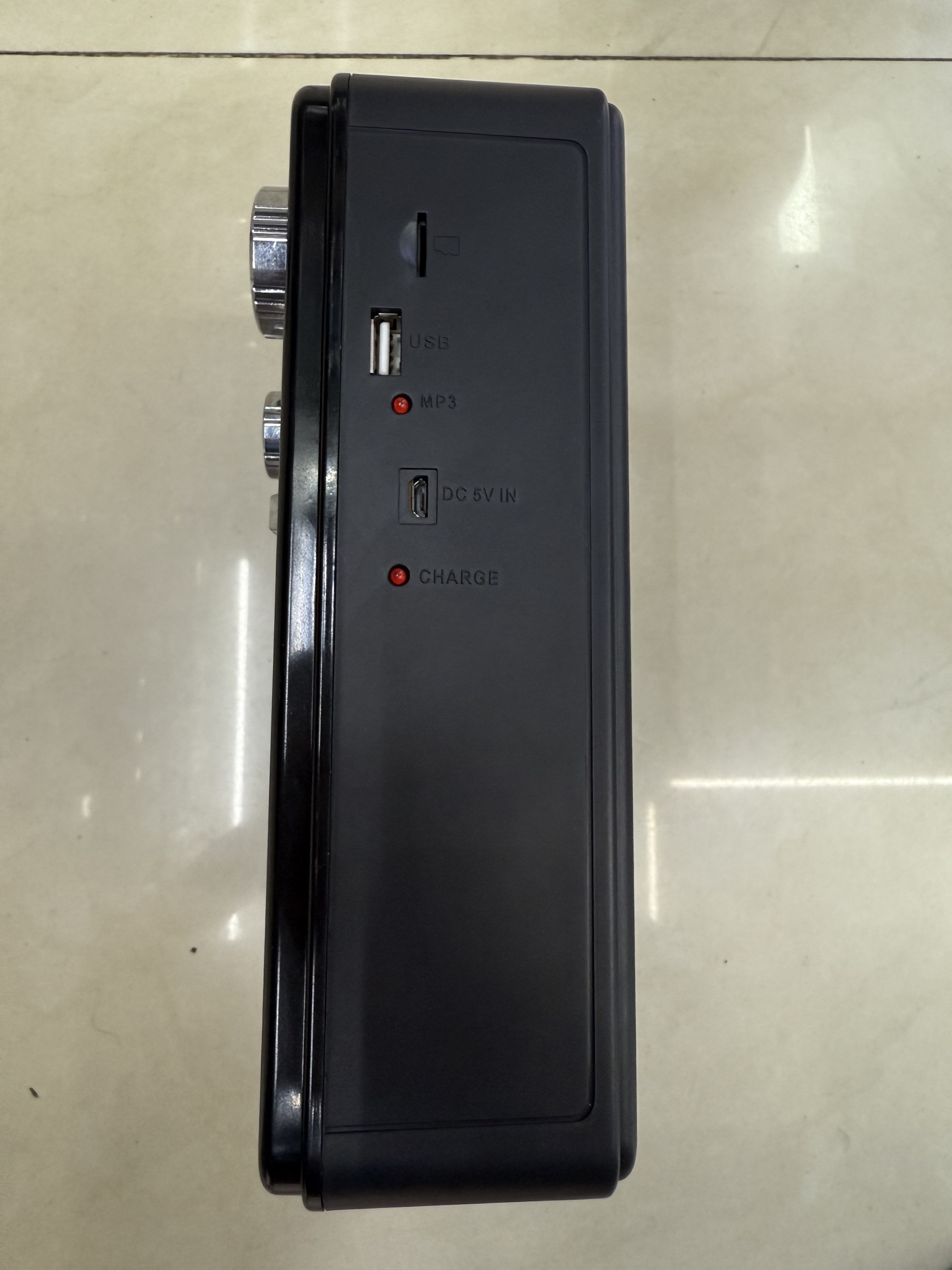 وتبث موسيقى "USB" "TF" موسيقى "USB" TF "موسيقى" USB "، وهي عبارة عن راديو مراوح من طراز XB-952BT، وهي عبارة عن جهاز منضدي متعدد الأغراض يعمل على موجات متعددة، يعمل على نقل الهواء الساخن من كبار السن Application Scenario