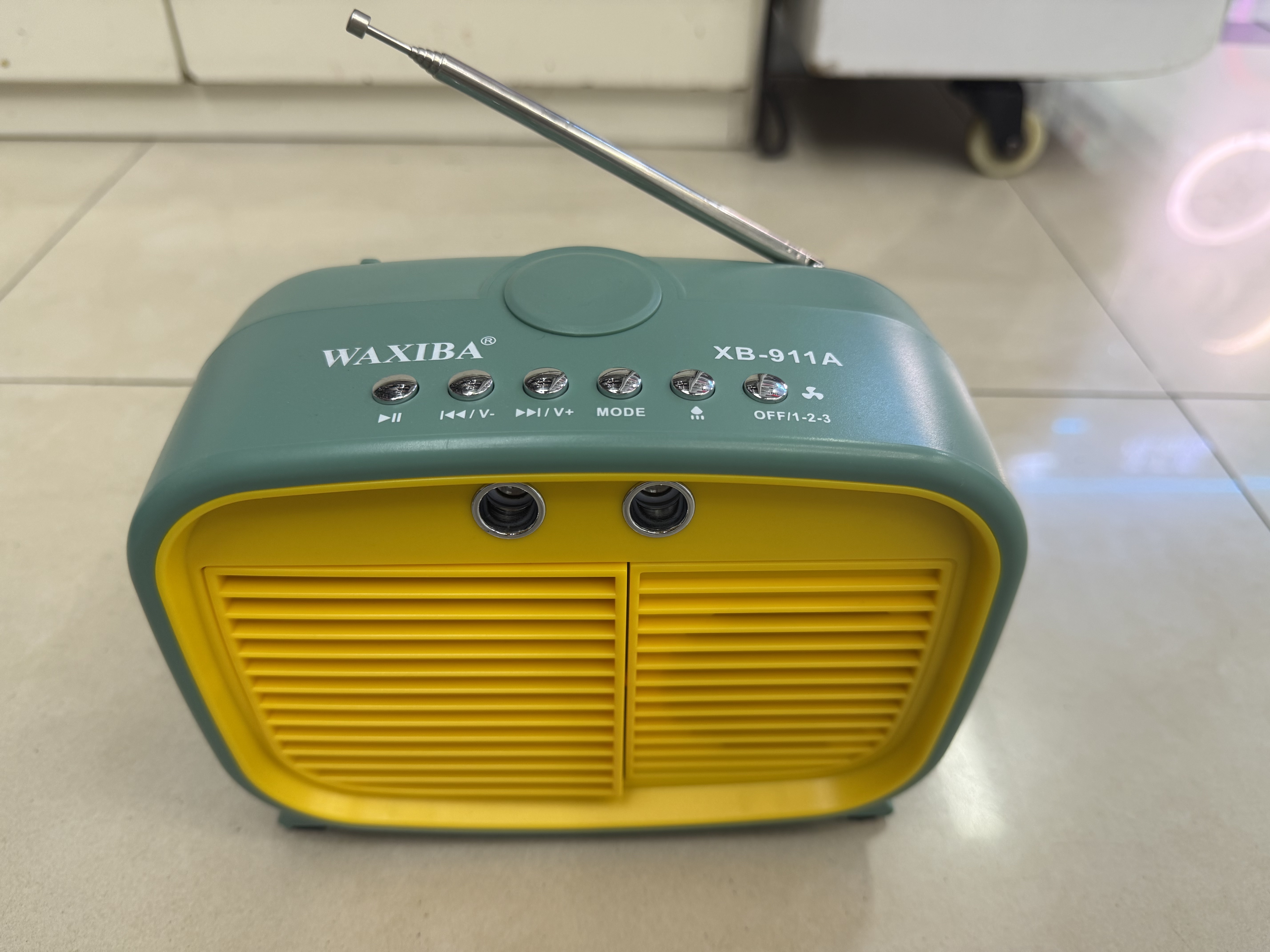 XB-911A spray fan, radio, Bluetooth speaker, multi-functional desktop ornament, USB music, TF card, music playing, for the elderly, charging, cooling, heat dissipation, blowing air, cool down details Picture