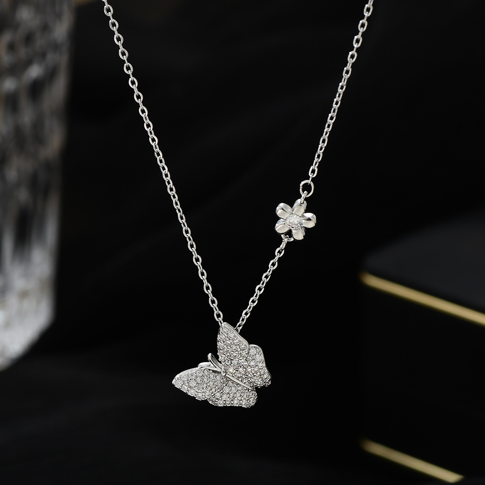 وقلادة أنيقة تحتوي على قلادة من الهدايا Specification image