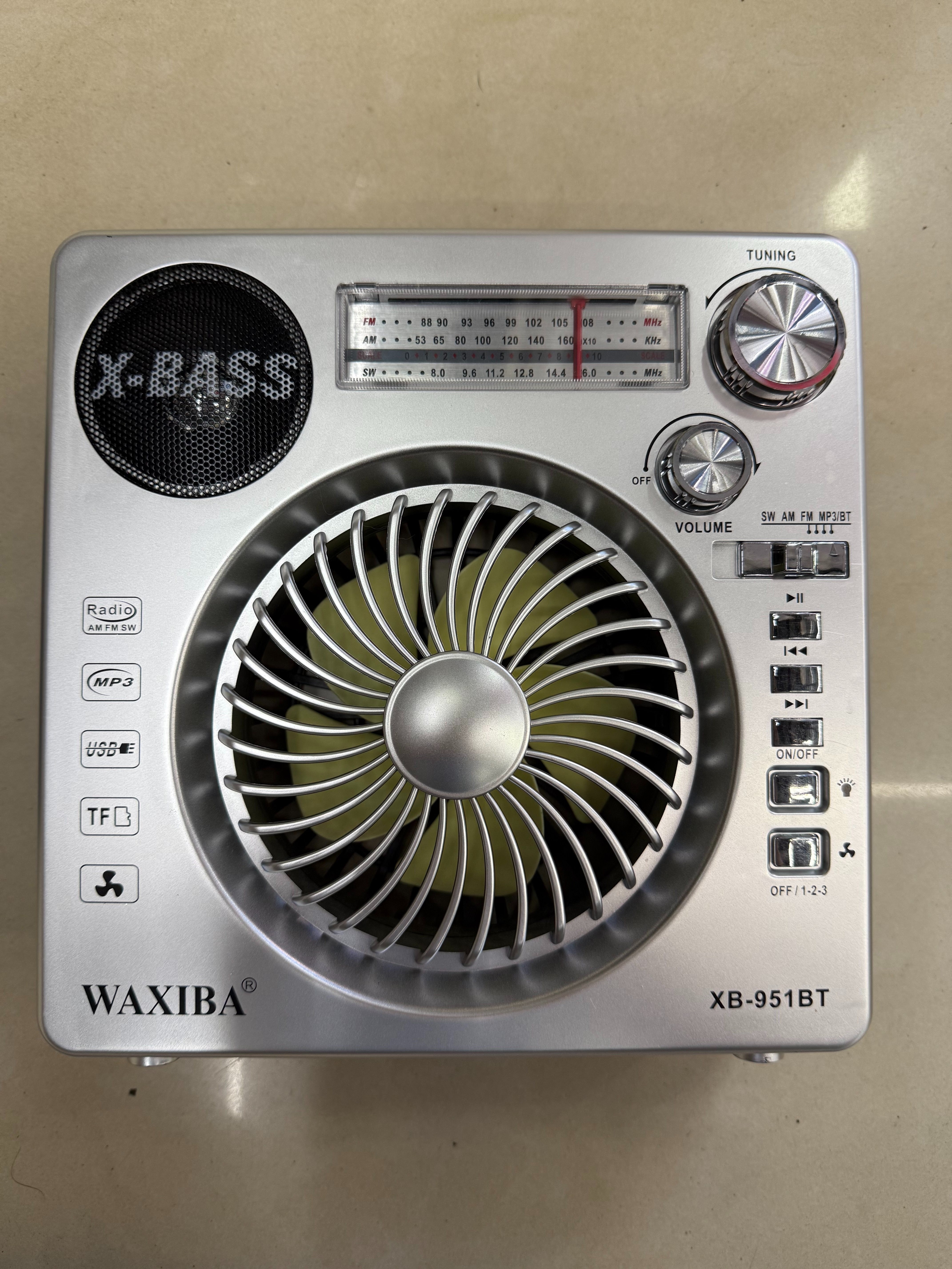 XB-951BT fan radio Bluetooth speaker with light illumination, multi-band and multi-functional desktop ornament, USB music, TF card for playing music, for the elderly, charging, discharging, cooling, heat dissipation and blowing