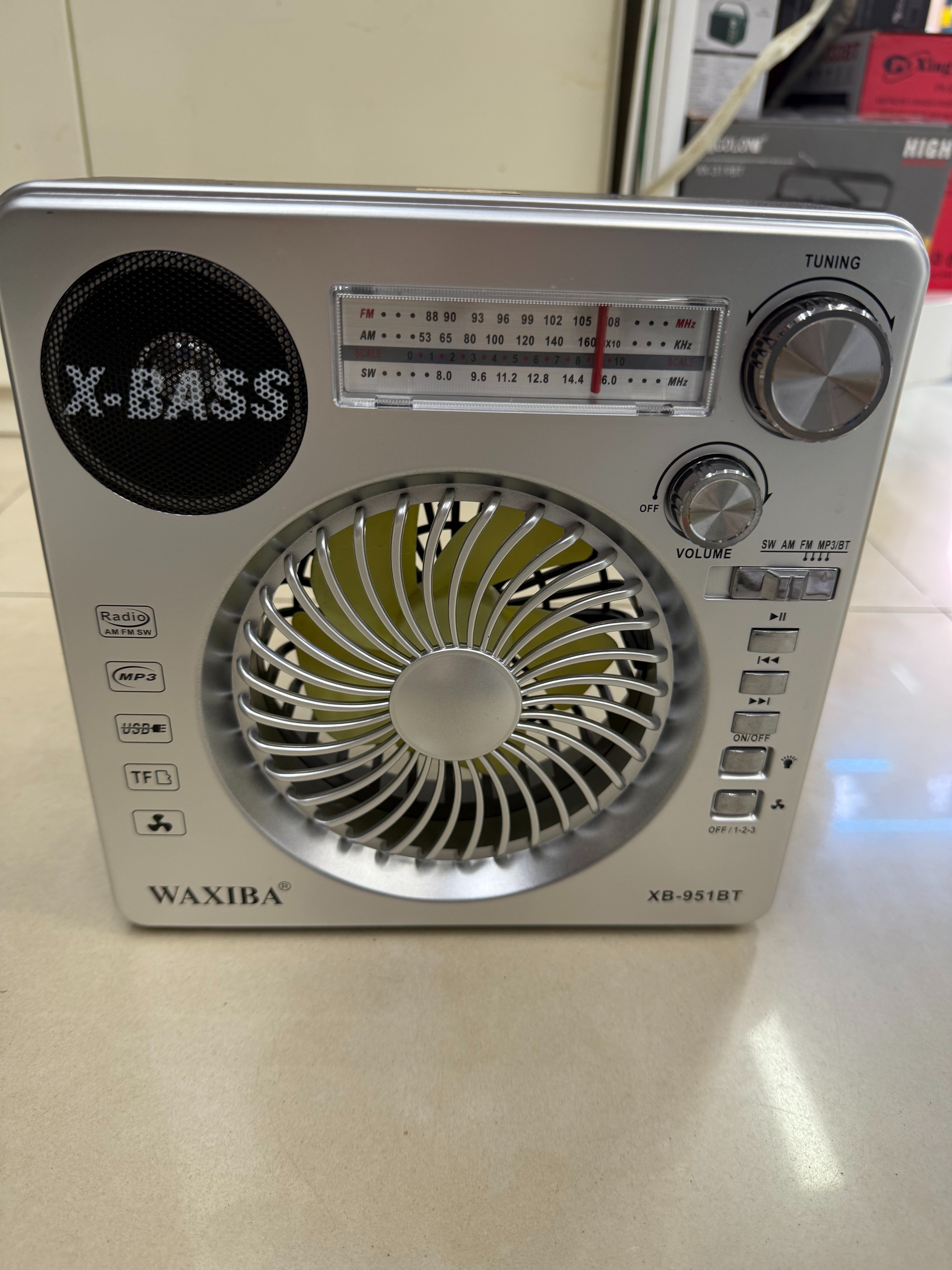 XB-951BT fan radio Bluetooth speaker with light illumination, multi-band and multi-functional desktop ornament, USB music, TF card for playing music, for the elderly, charging, discharging, cooling, heat dissipation and blowing details Picture