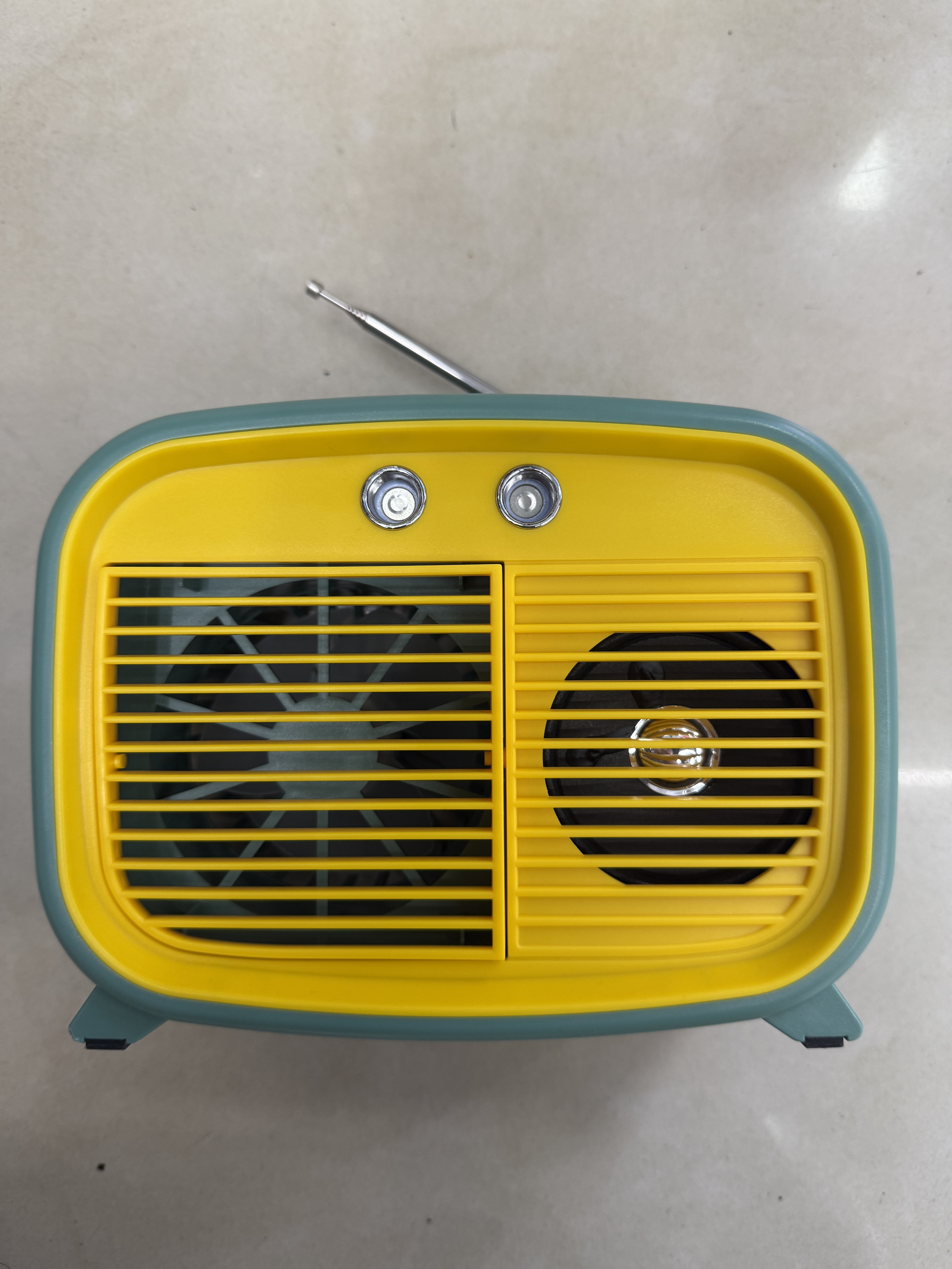 XB-911A spray fan, radio, Bluetooth speaker, multi-functional desktop ornament, USB music, TF card, music playing, for the elderly, charging, cooling, heat dissipation, blowing air, cool down