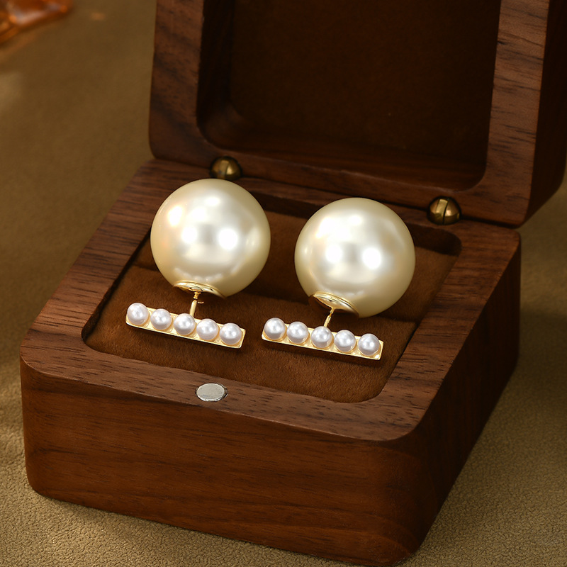 Estilo francés sentido de oro elegante delicado digno t-shape aretes sentido pesado aretes versátiles details Picture