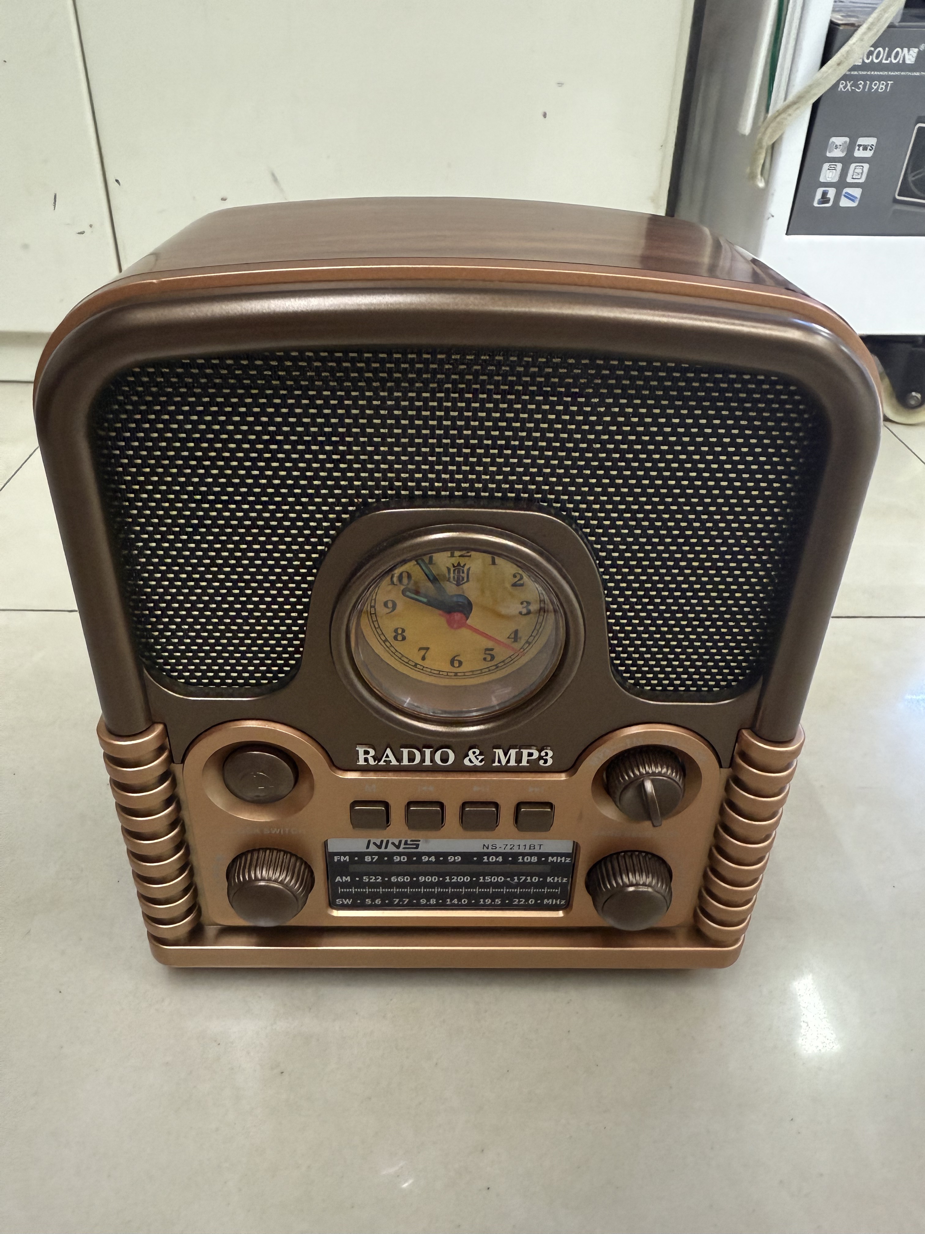 NS-7211BT classic retro radio Bluetooth speaker with clock, multi-band, multi-function, wood-grain retro design desktop ornament, USB music TF card for playing music, suitable for the elderly details Picture
