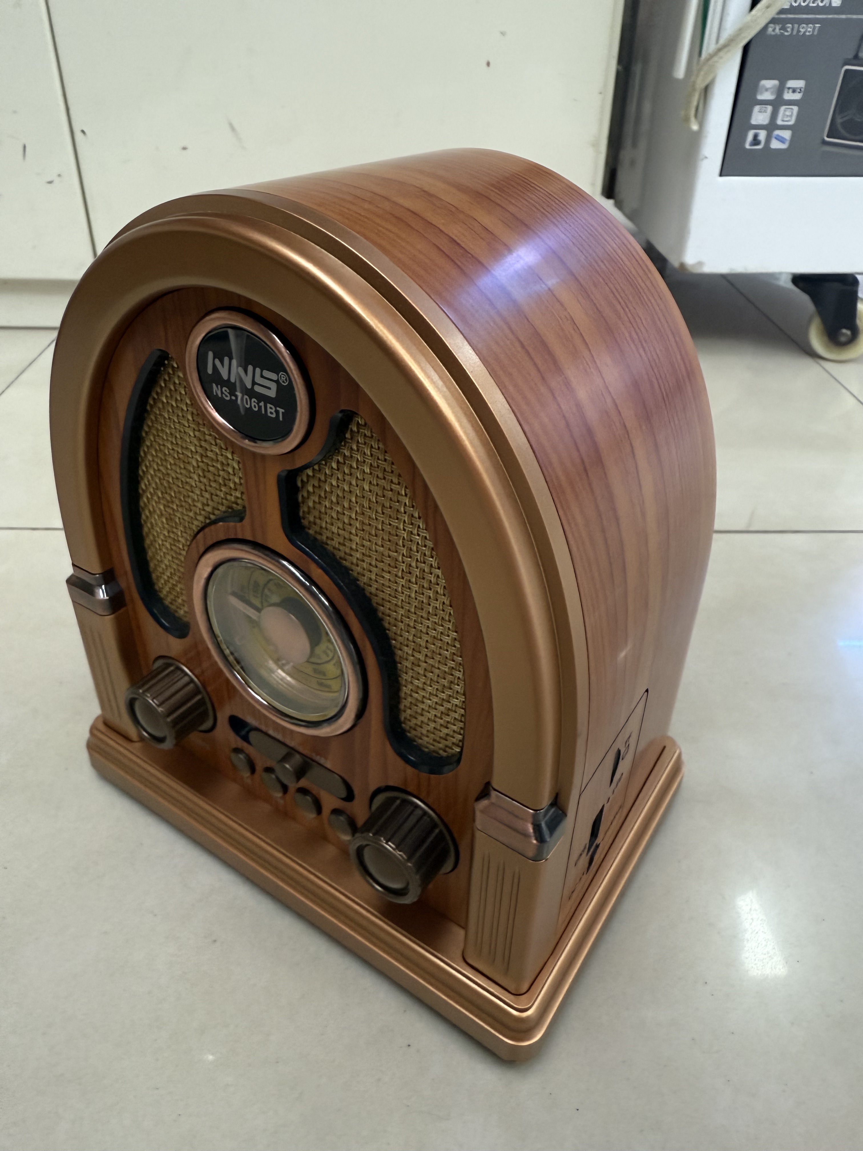 NS-7061BT classic retro radio Bluetooth speaker, wood grain retro design, multi-band multi-functional desktop ornament, USB music TF card for playing music, suitable for the elderly Specification image