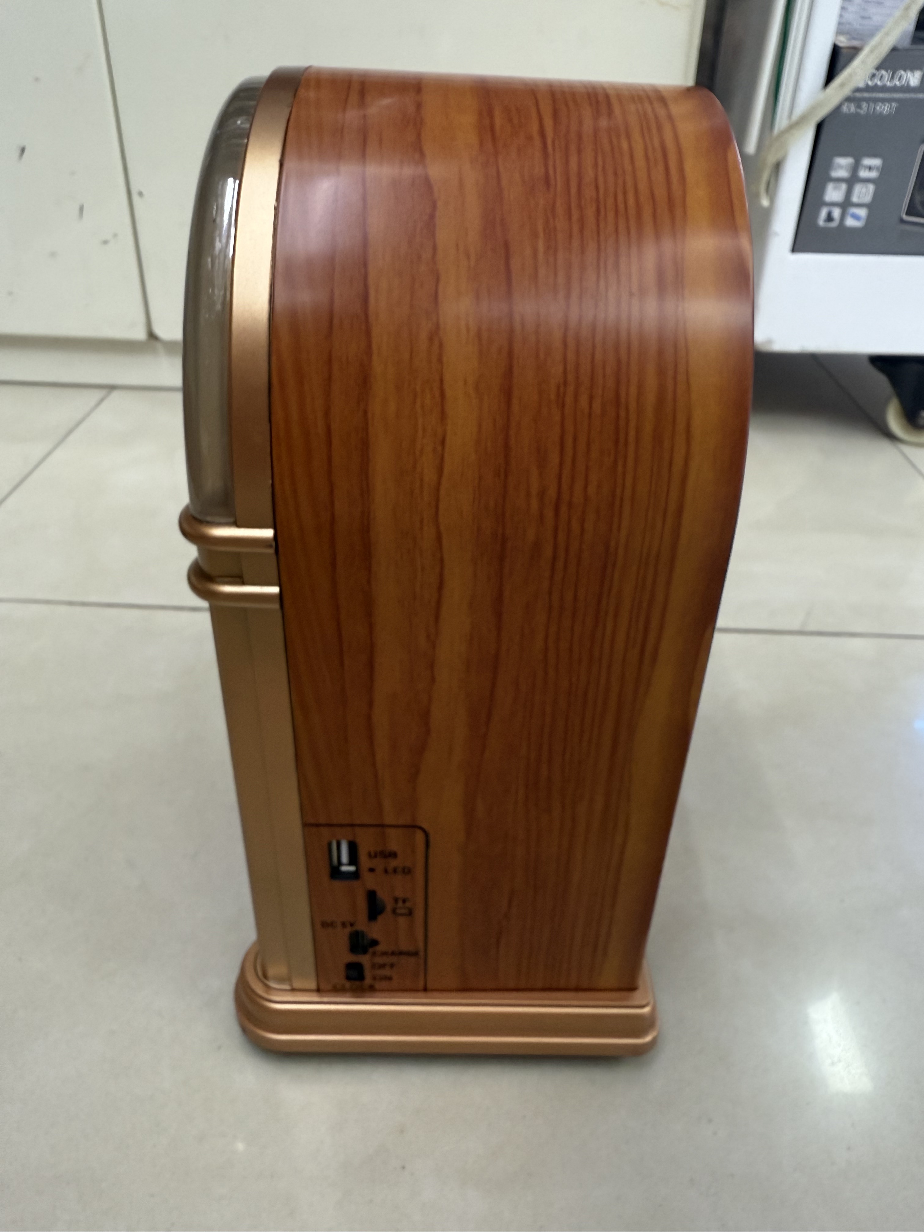 جهاز راديو كلاسيكي من طراز NS-7219BT كلاسيكي مزود بمصابيح ملونة مزود بمصابيح خشبية متعددة الأغراض من طراز USB TF تستخدم لتشغيل كبار السن Application Scenario
