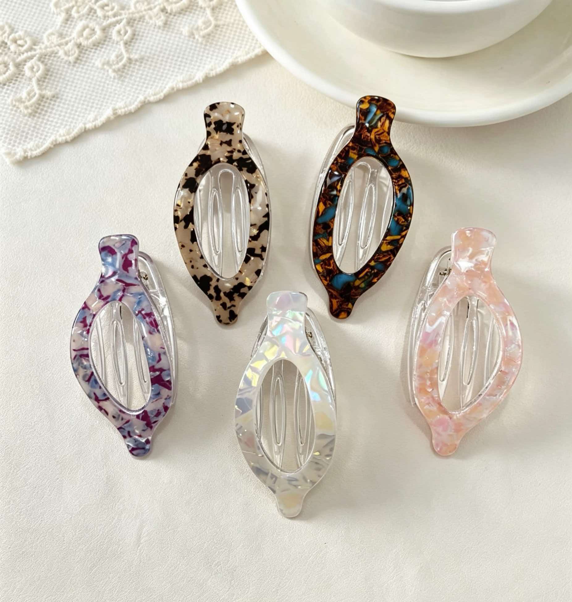 A stylish and comfortable hairpin with a large duckbill clip at the back of the head, a new style hair clip, headwear and hairpin