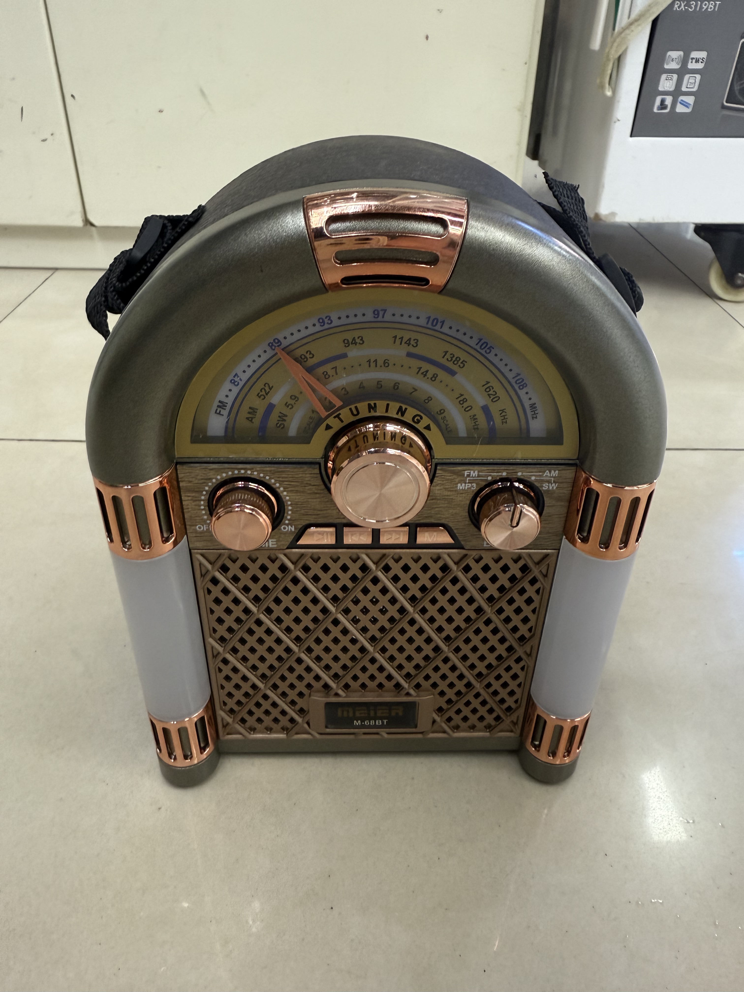 M-68BT classic retro radio Bluetooth speaker with color light, multi-band multi-function, retro design desktop decoration, USB music TF card for playing music, suitable for the elderly details Picture