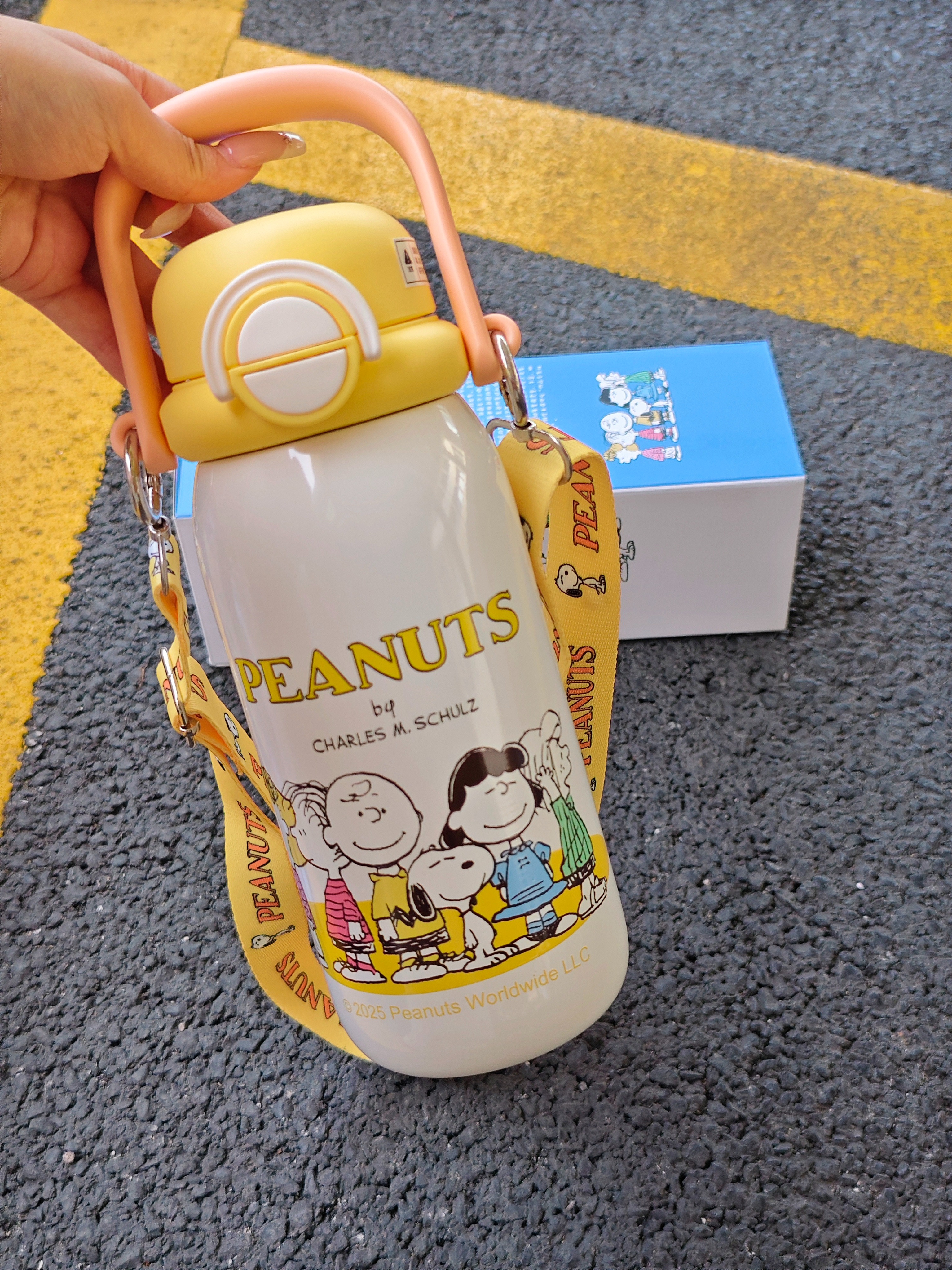 TinkerTot Snoopy Officially Authorized Insulated Water Cup, Snoopy Bouncing Double Drinking Water Cup with Handle Strap, 600/800ml Specification image