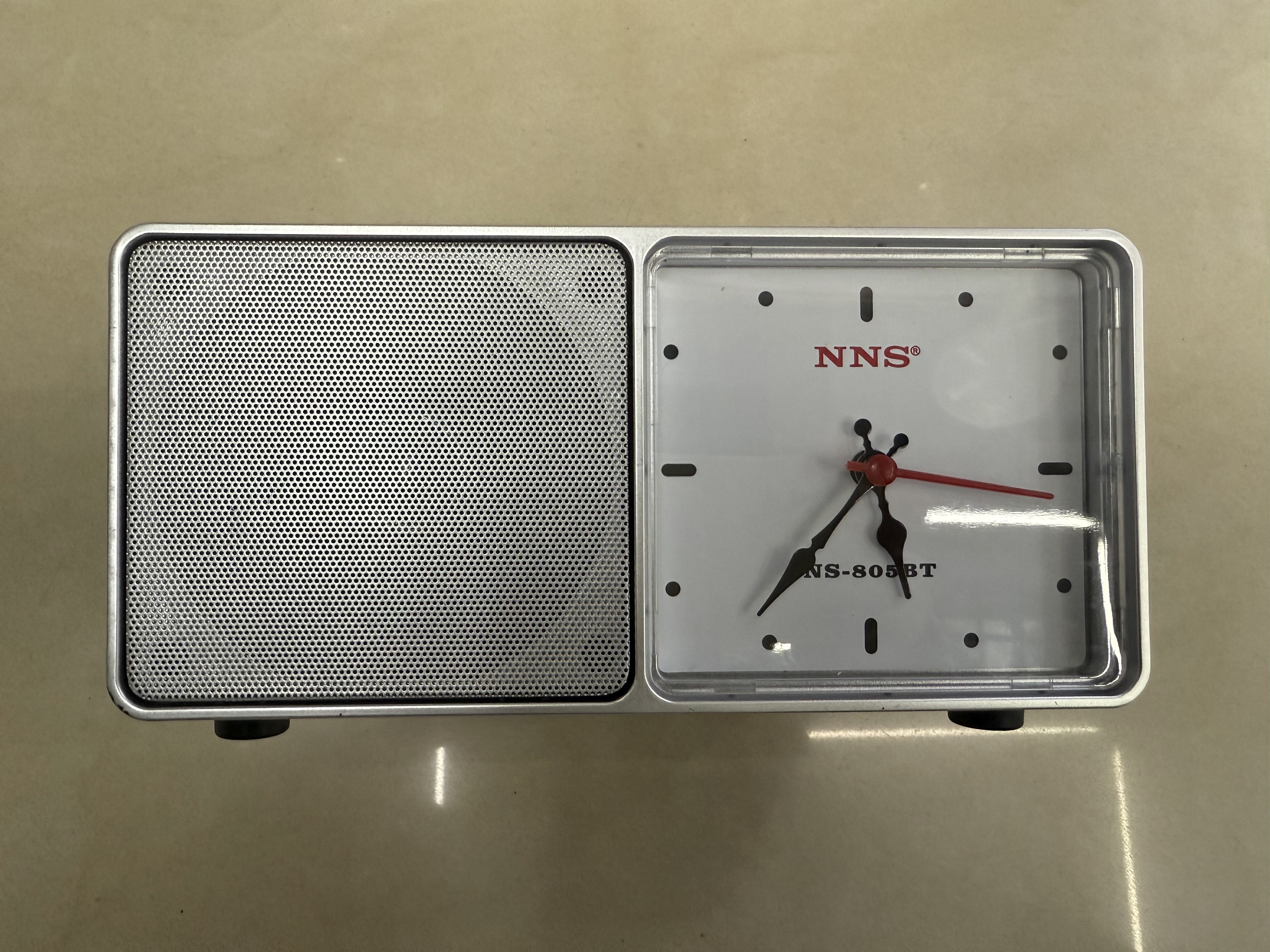The NS-805BT classic retro radio Bluetooth speaker, with a wood grain texture and a simple watch style, is a multi-functional desktop decoration. It is a USB music TF card for playing music and is suitable for giving as a gift to the elderly details Picture