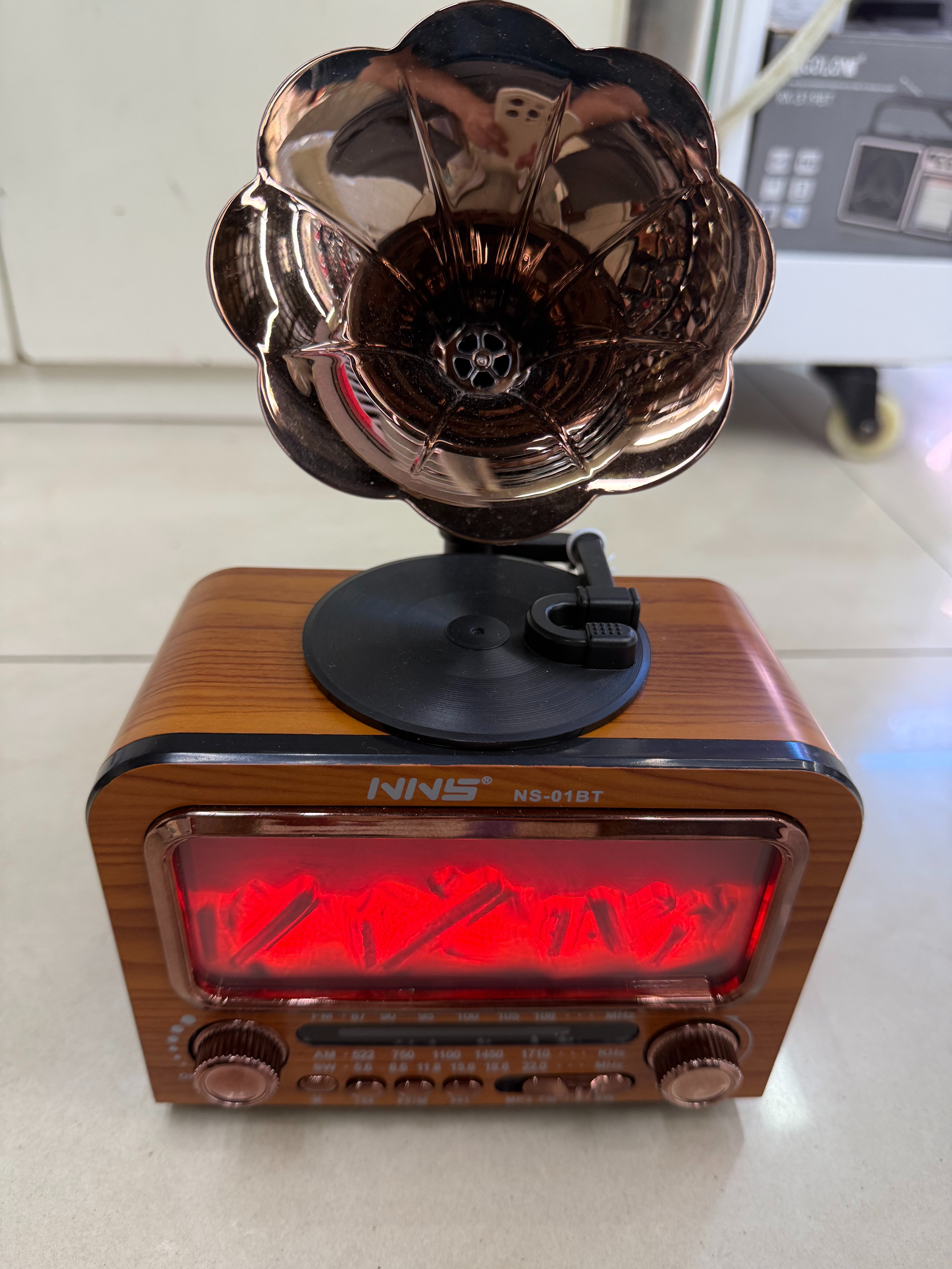 NS-01BT, a new retro radio Bluetooth speaker, is designed in the shape of a wood grain gramophone, a stove, a light, a multi-band, multi-functional desktop ornament, a USB music TF card, and is suitable for giving as a gift to the elderly details Picture