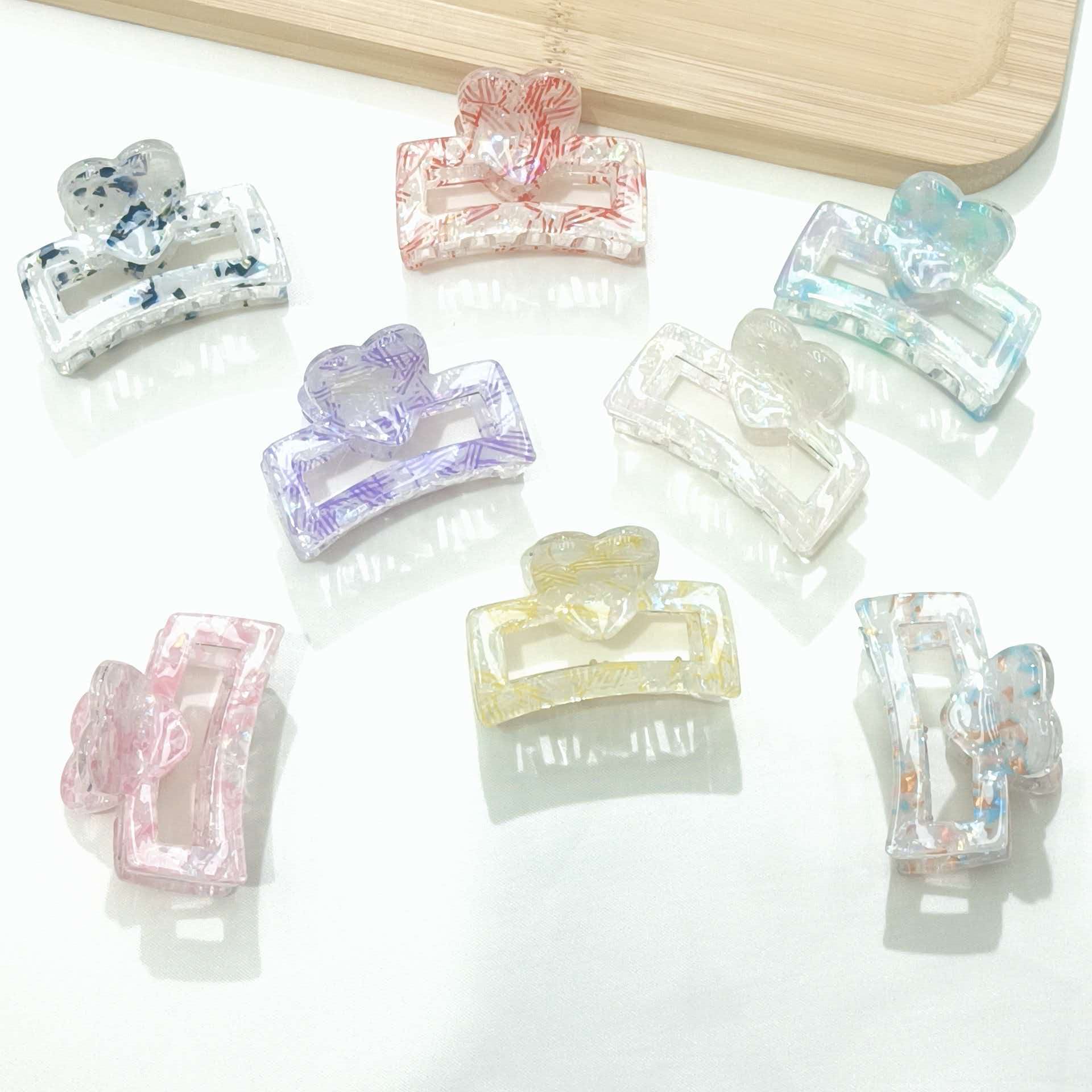 Simple and elegant Korean-style shark clip