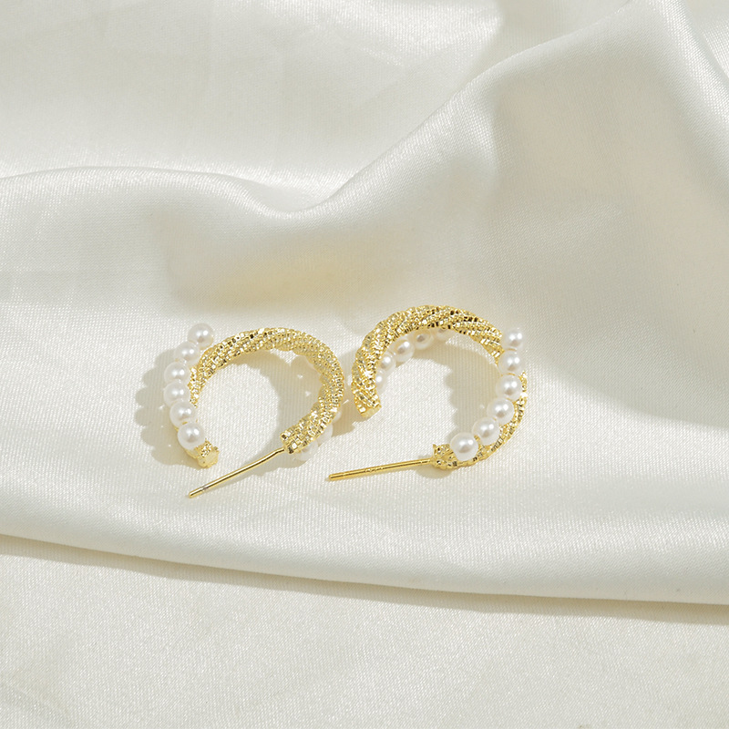 French retro double-layer broken gold bead C-ring ear rings, a high-end female style with golden texture and elegant style Specification image